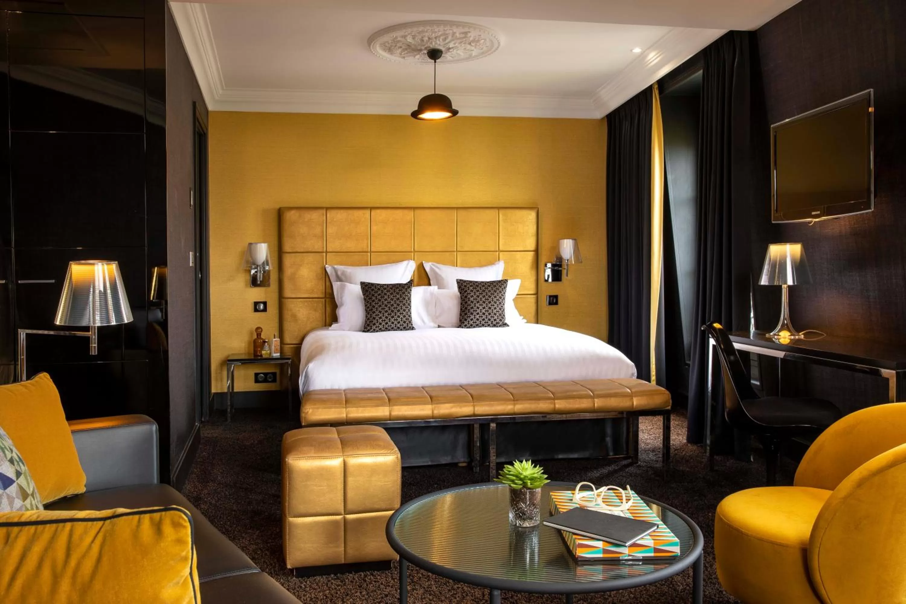 Suite with Eiffel Tower View in First Hotel Paris Tour Eiffel