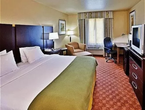 One-Bedroom King Suite with Balcony in Holiday Inn Express Hotel & Suites Muskogee by IHG