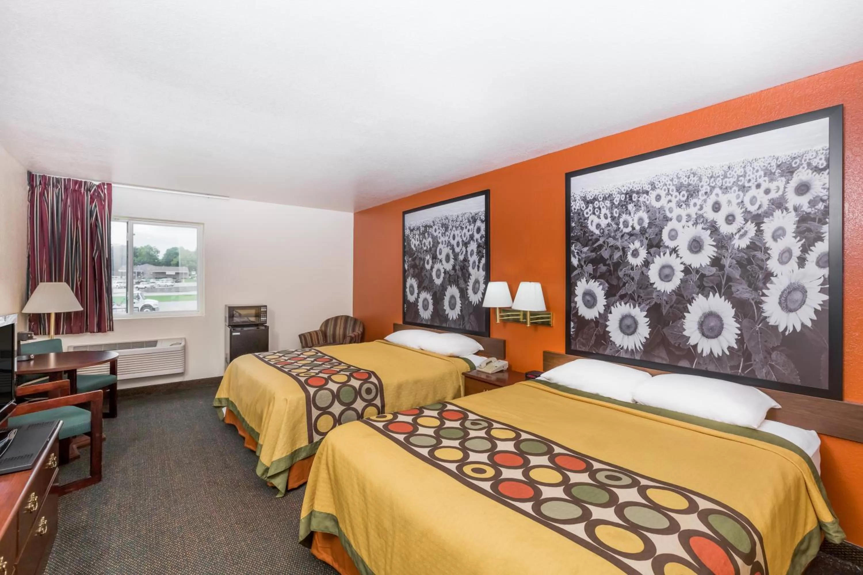 Queen Room with Two Queen Beds - Smoking in Super 8 by Wyndham Holton