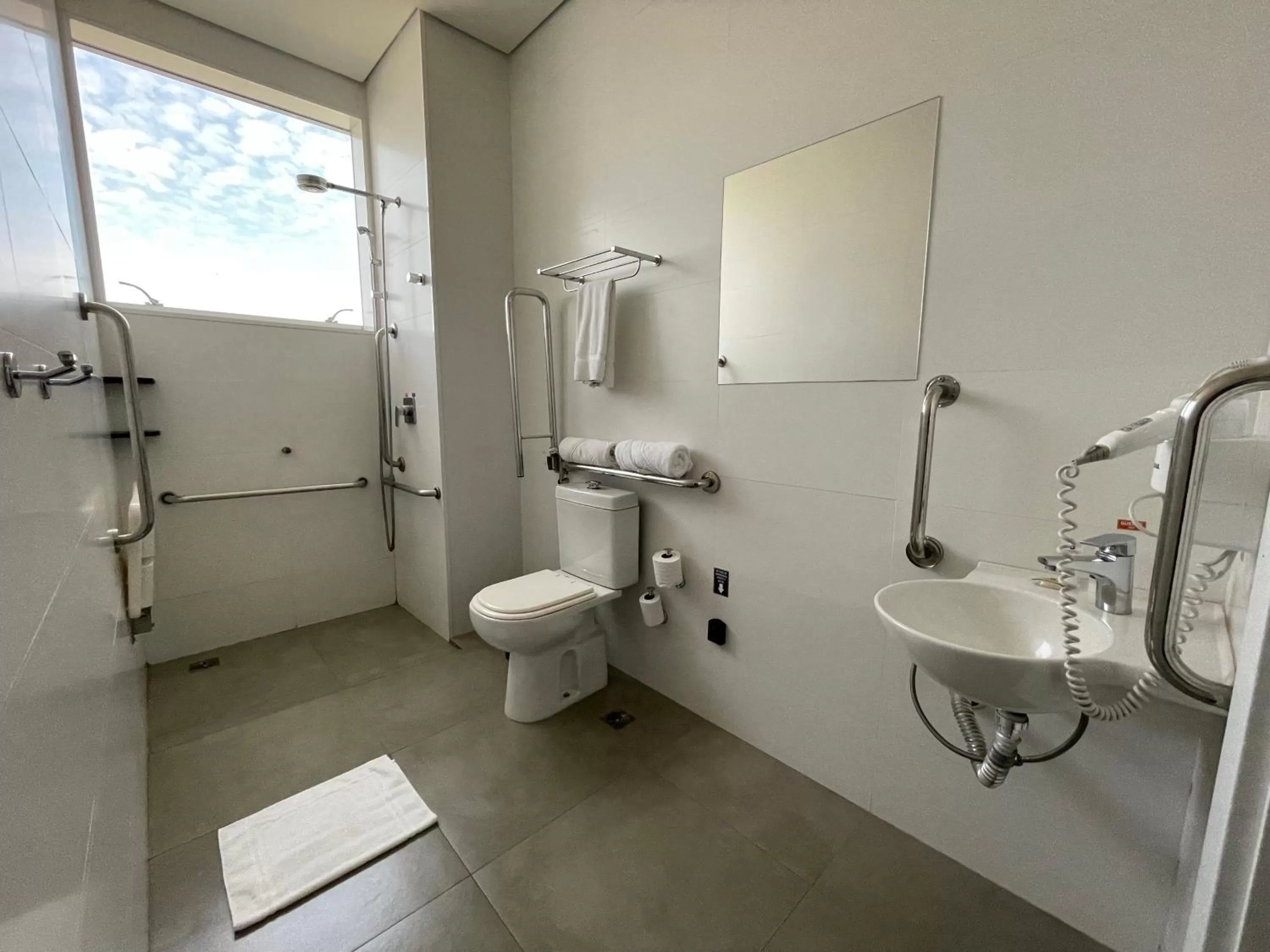 Double Room - Disability Access in Transamerica Executive Maringá