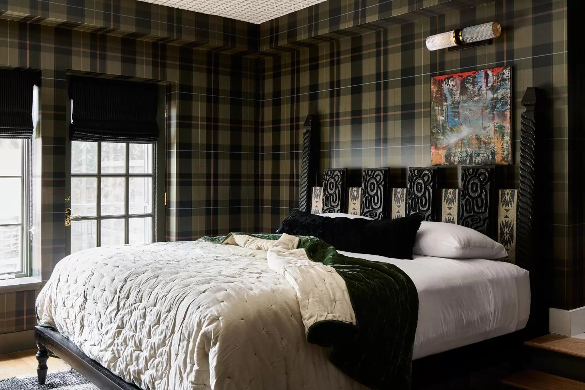 Gold Glitter (Suite) in Blind Tiger Burlington