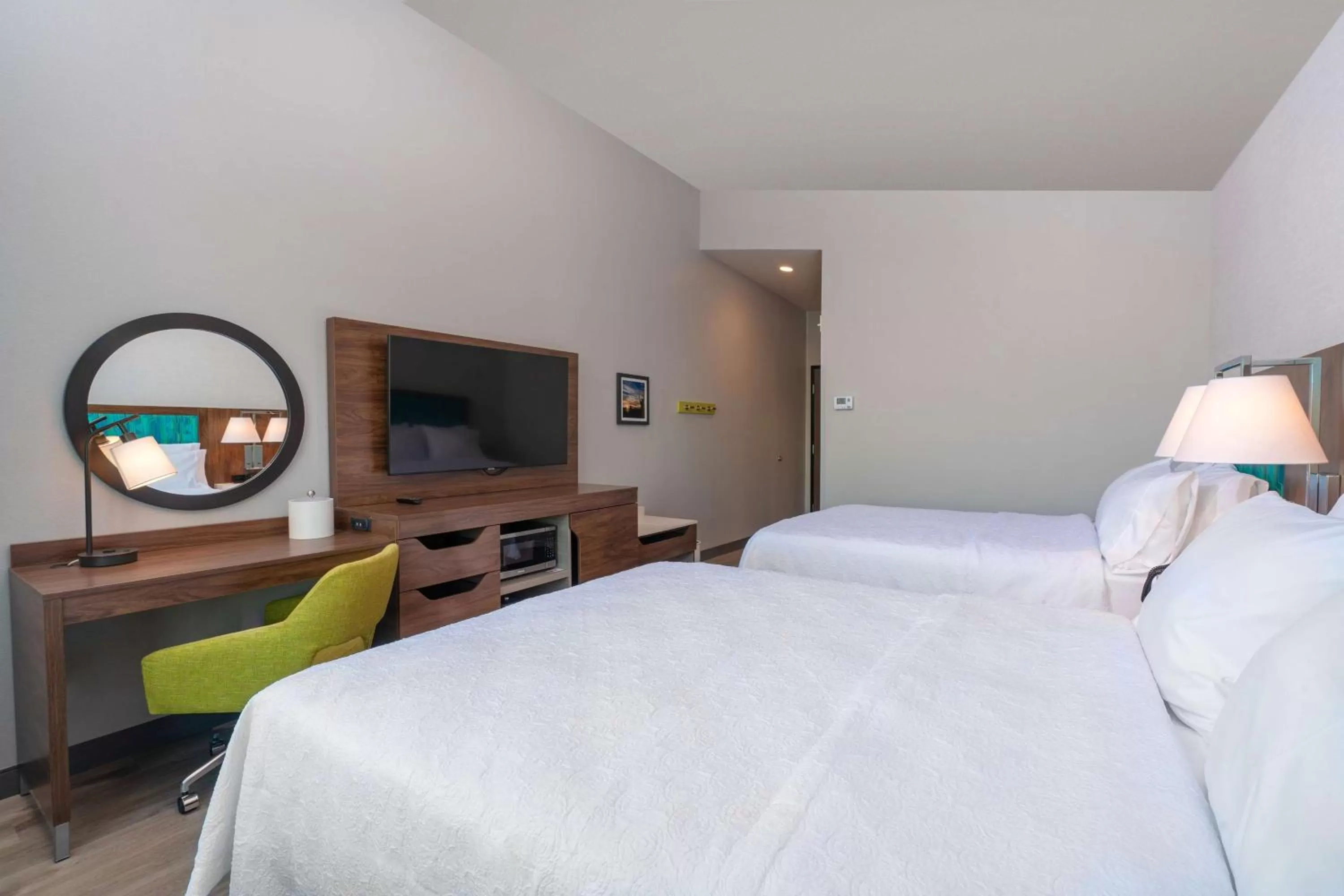 Queen Room with Two Queen Beds - Hearing Access/Non-Smoking in Hampton Inn Riverside March Air Force Base, Ca