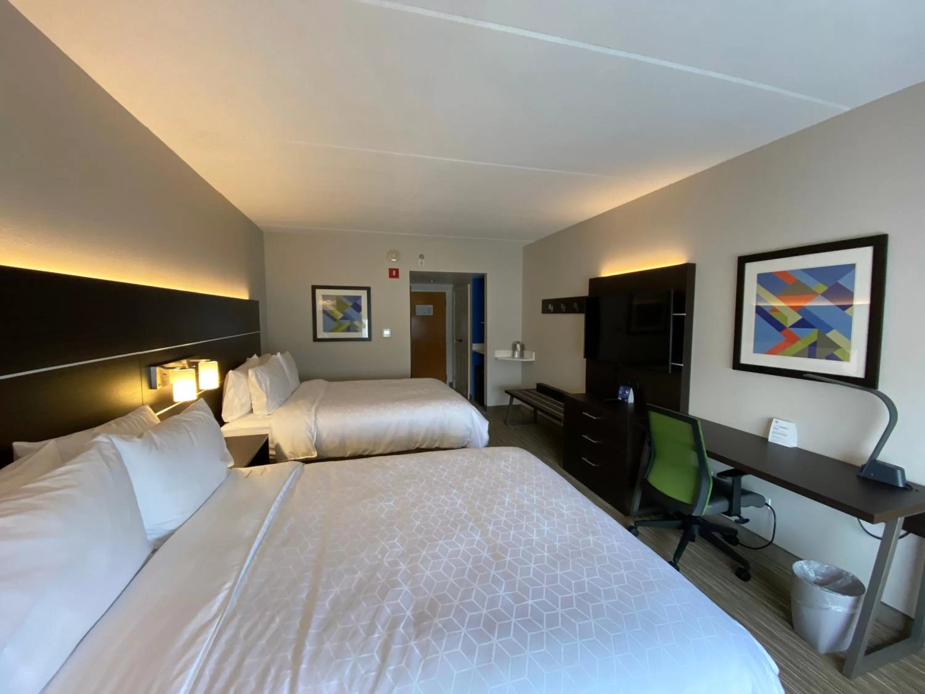 Standard Room with Two Queen Beds in Holiday Inn Express & Suites - Prospect Heights by IHG