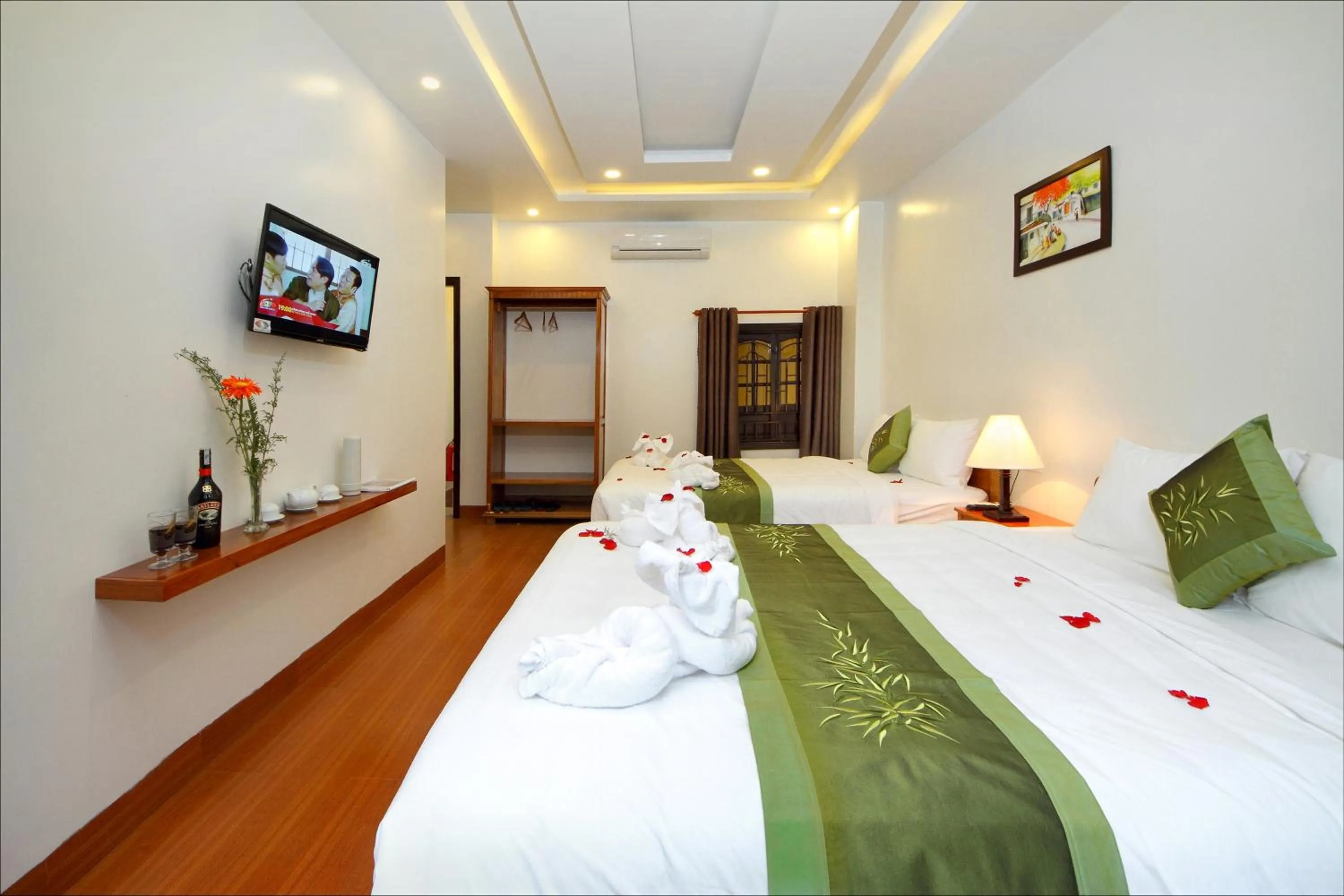 Deluxe Family Room with Garden View in Blue Lake Homestay