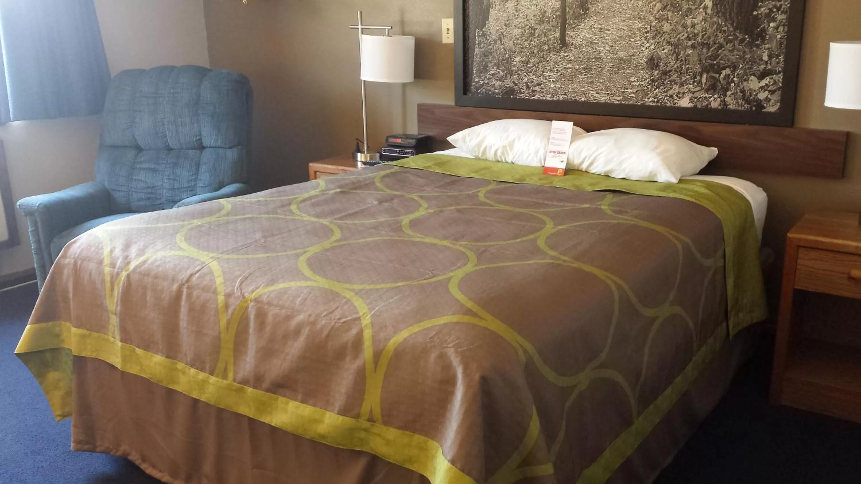 Queen Room - Non-Smoking in Super 8 by Wyndham Pella