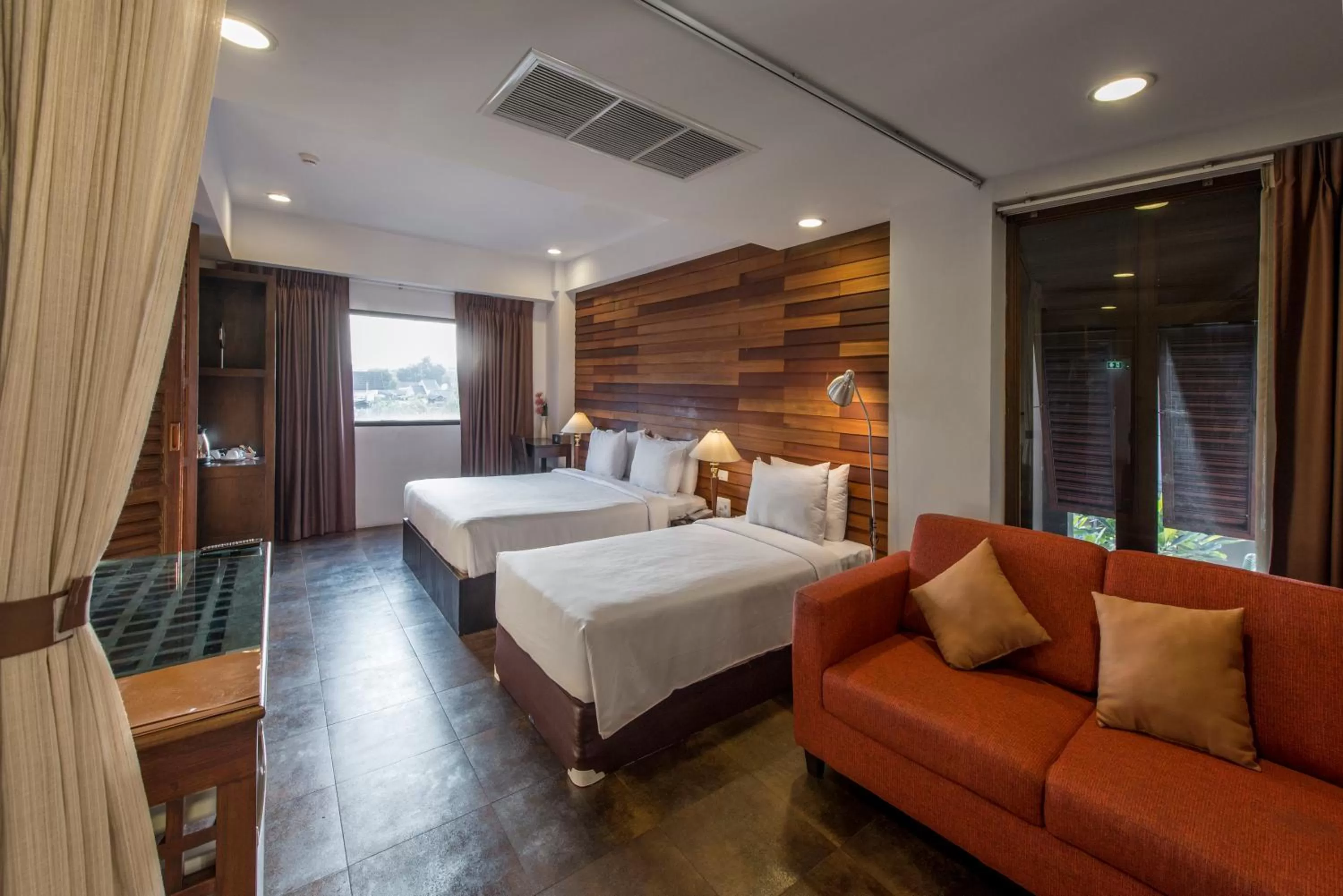 Deluxe Triple Room in Nanda Heritage Hotel