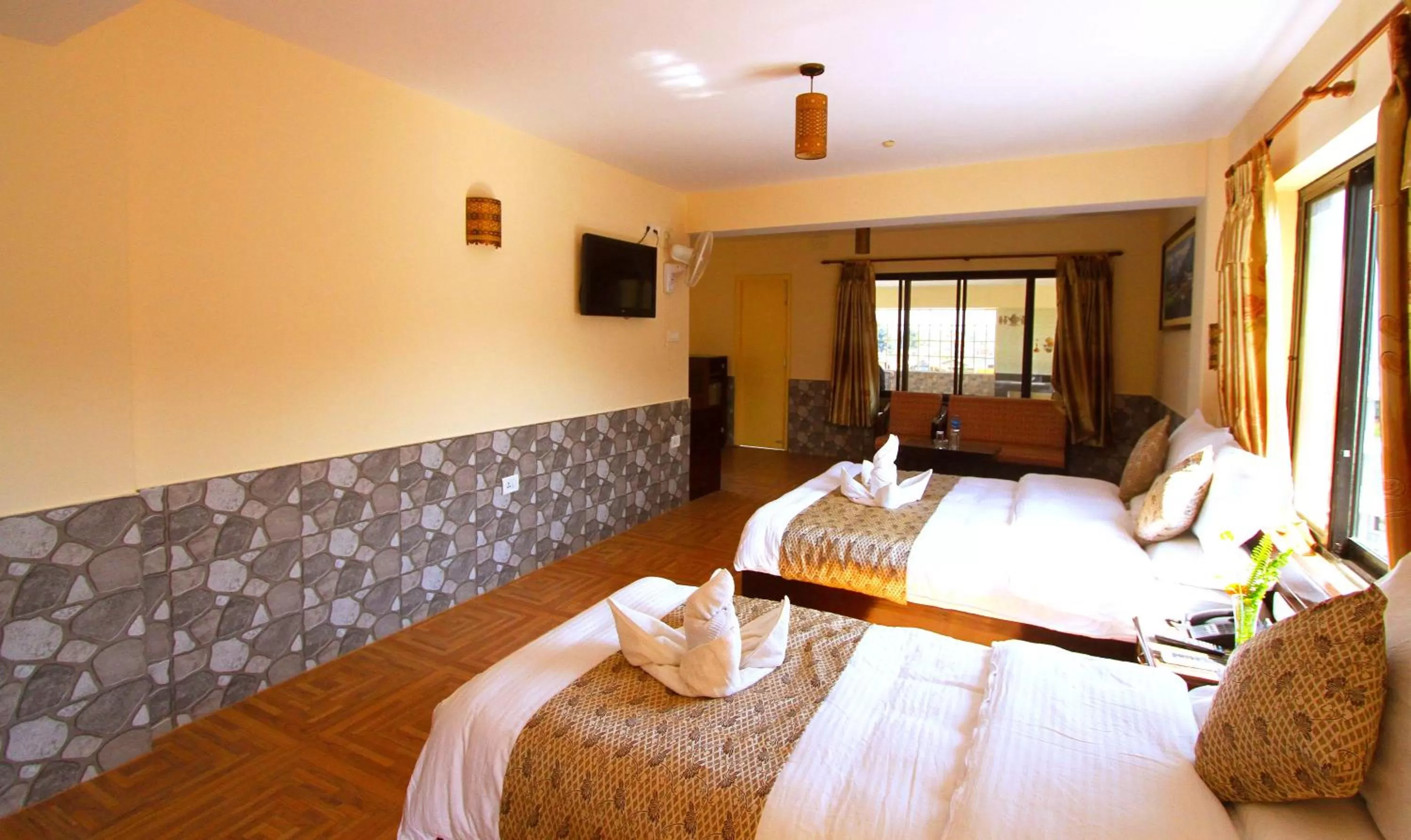 Suite with Balcony - single occupancy in Hotel Splendid View