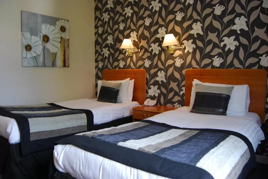 Standard Twin Room in The Tontine Hotel