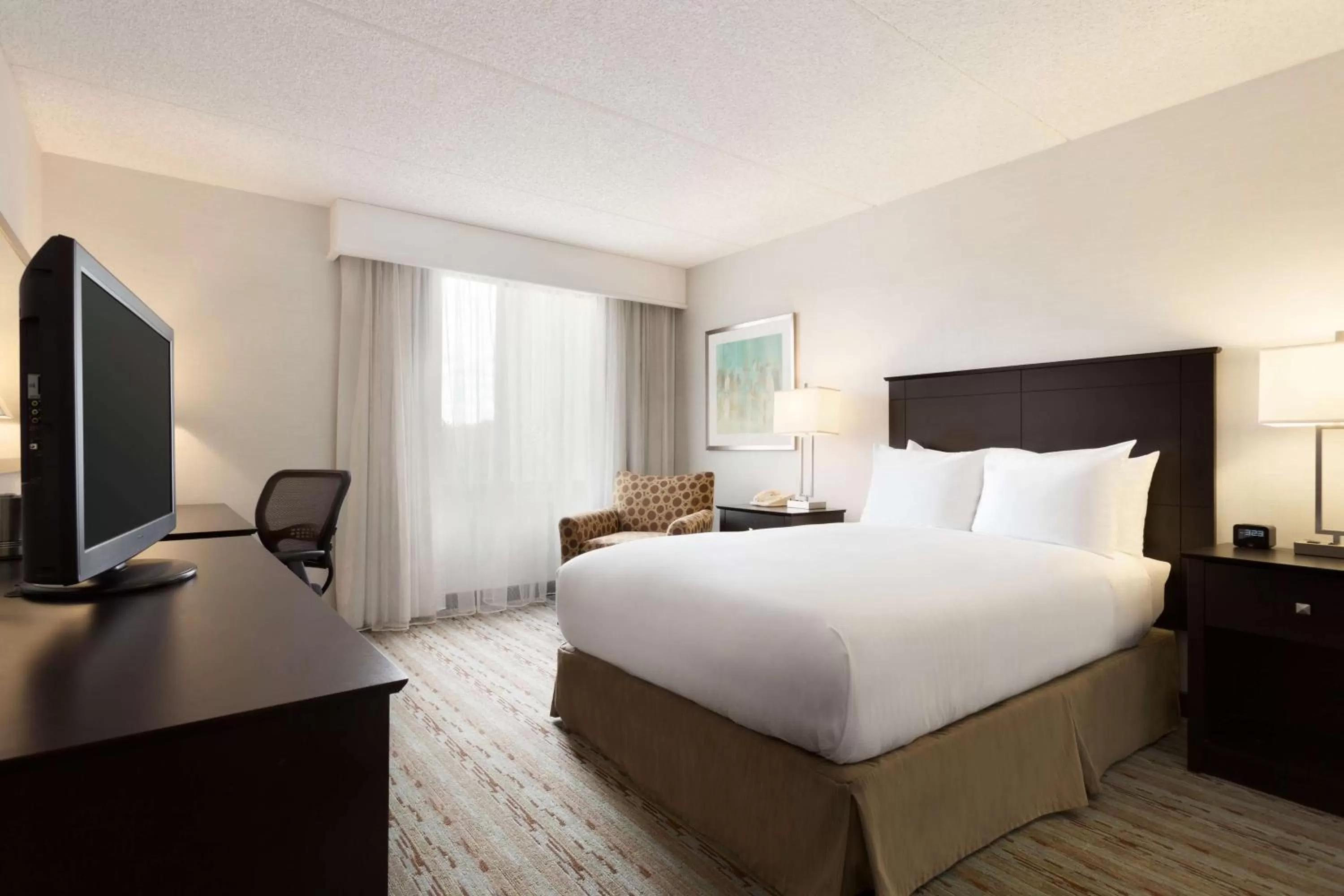 King Room - Disability Access Tub /Non-Smoking in DoubleTree by Hilton Bradley International Airport