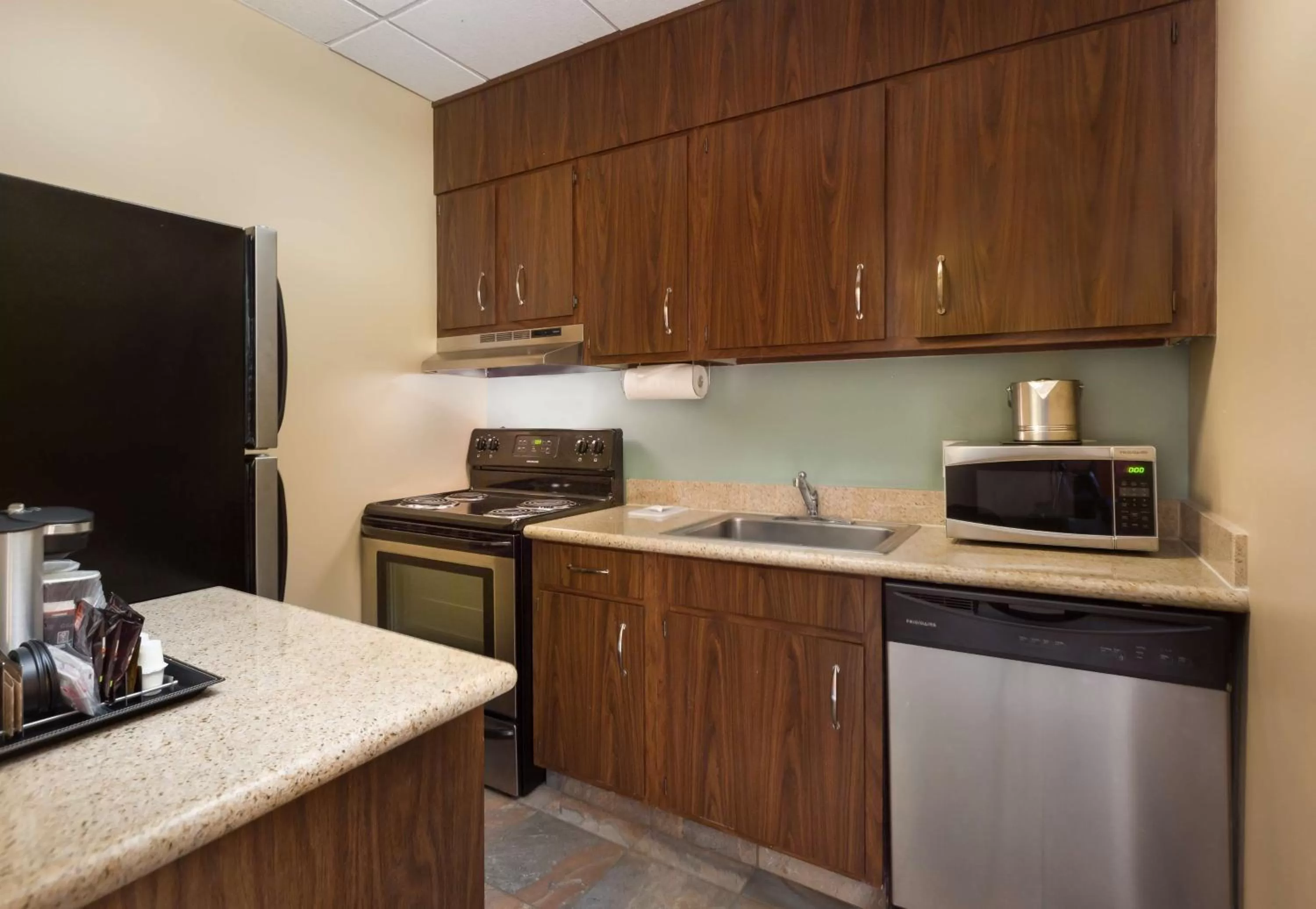 One-Bedroom King Suite with Balcony & Kitchen- Treat Me Upgrade in DoubleTree by Hilton Hotel & Suites Houston by the Galleria