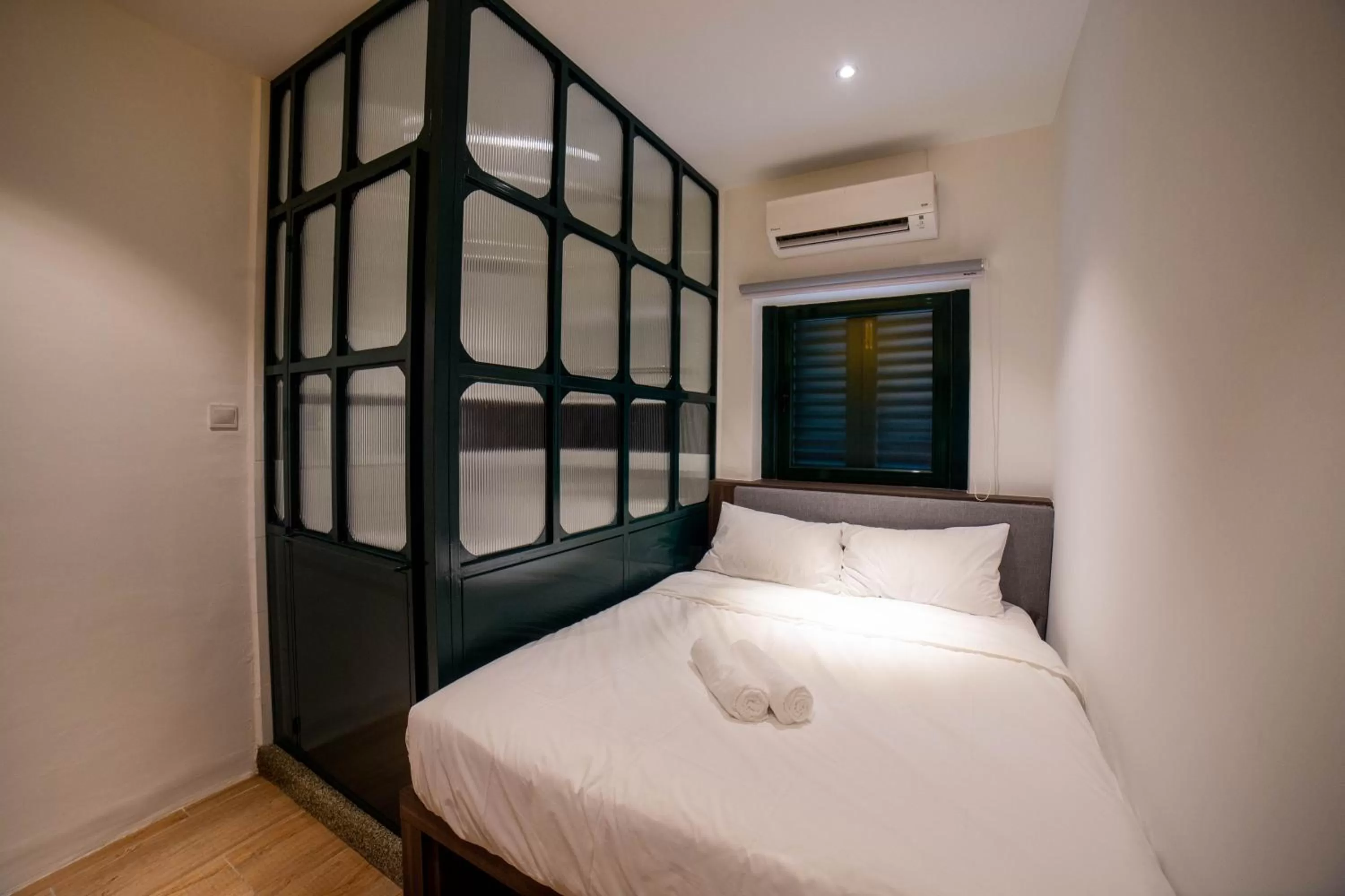 Standard Queen Room in Earnest Hotel Georgetown