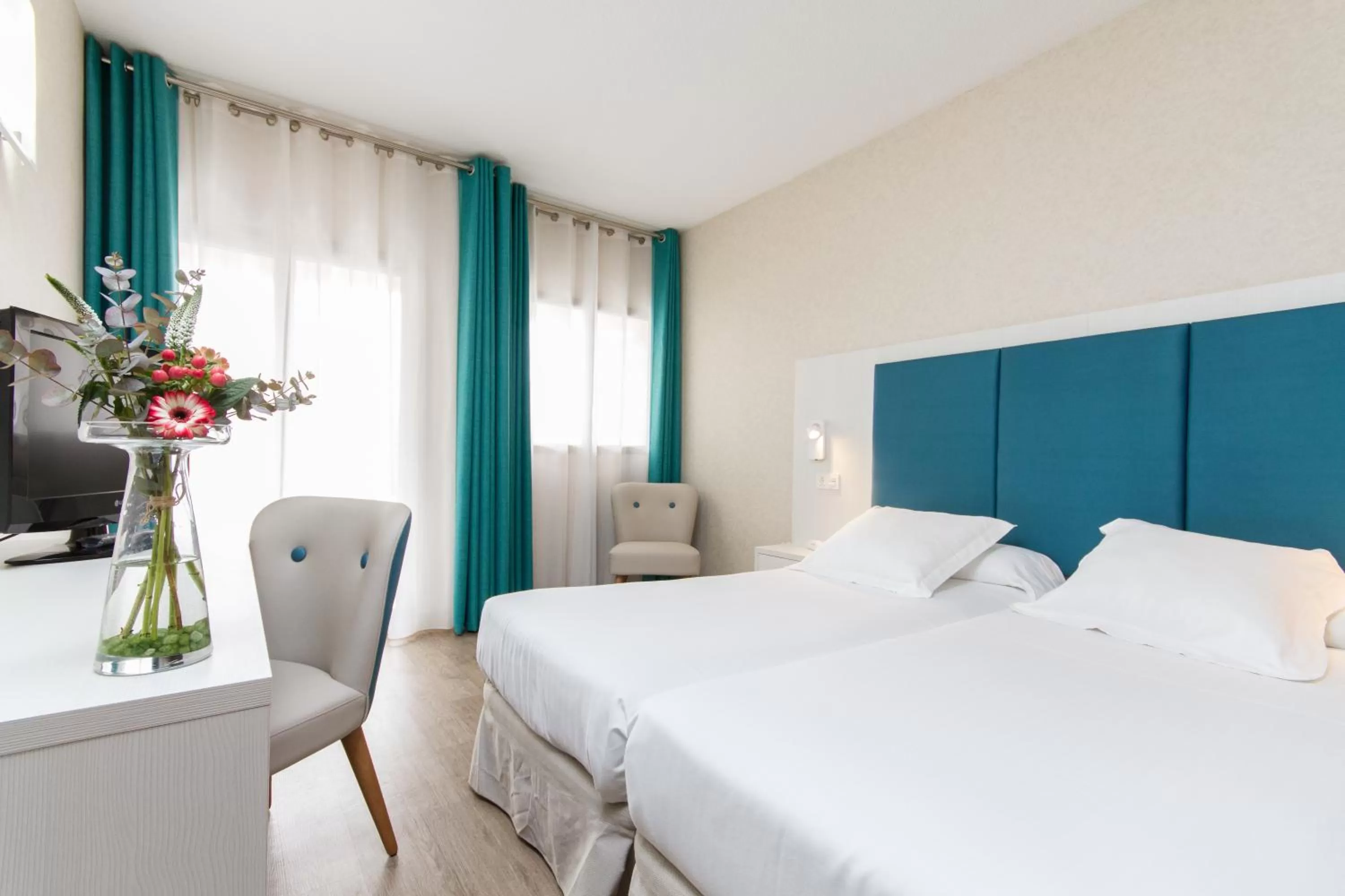 Superior Double or Twin Room with Terrace in Hotel Castilla Alicante