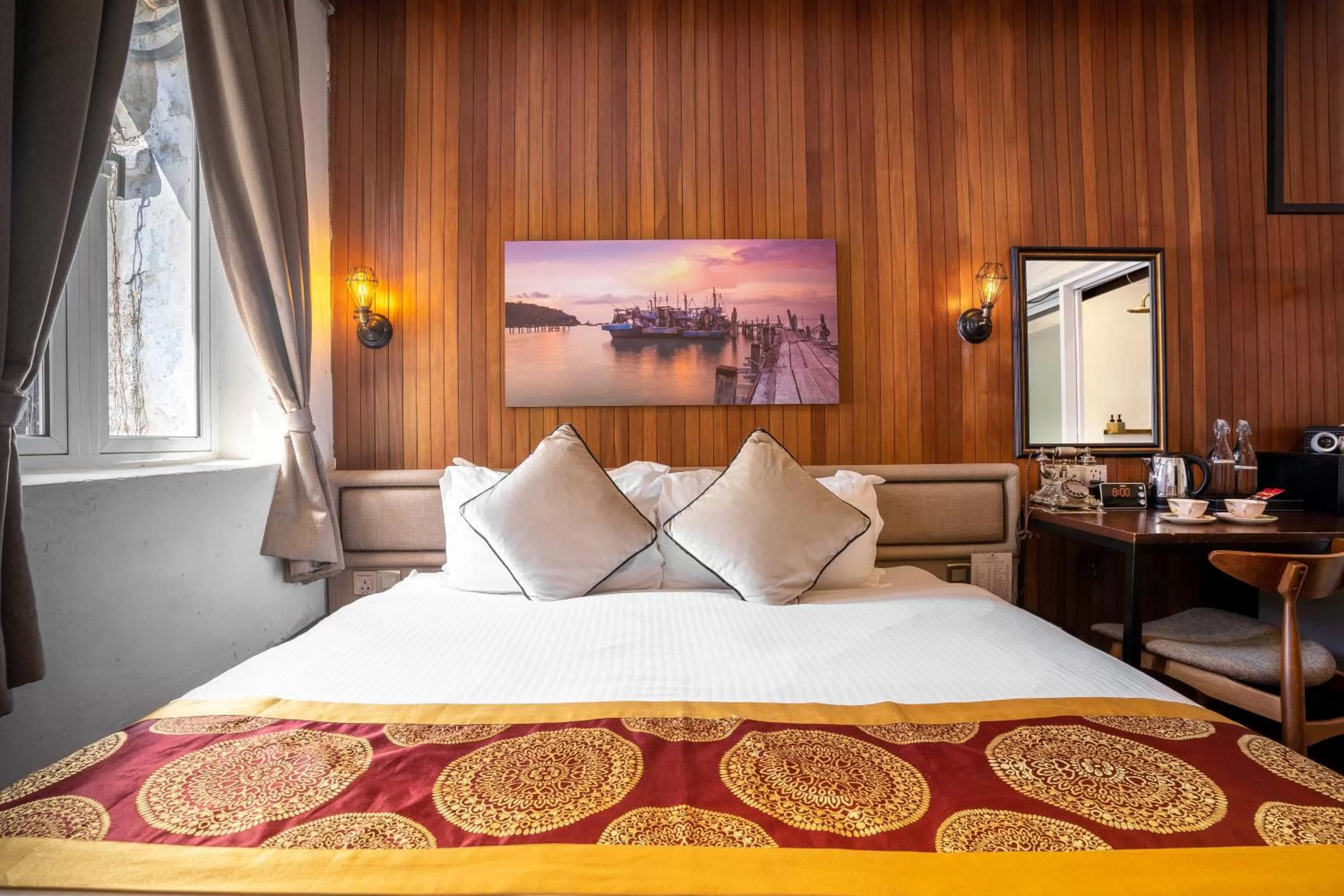 Deluxe King Room in RARE Heritage House