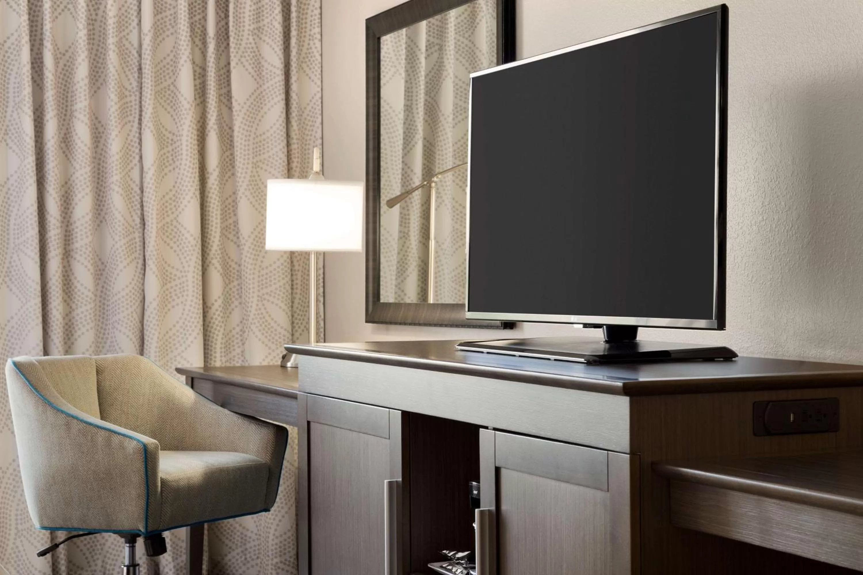 King Room with Sofa Bed - Non-Smoking in Hampton Inn Stow