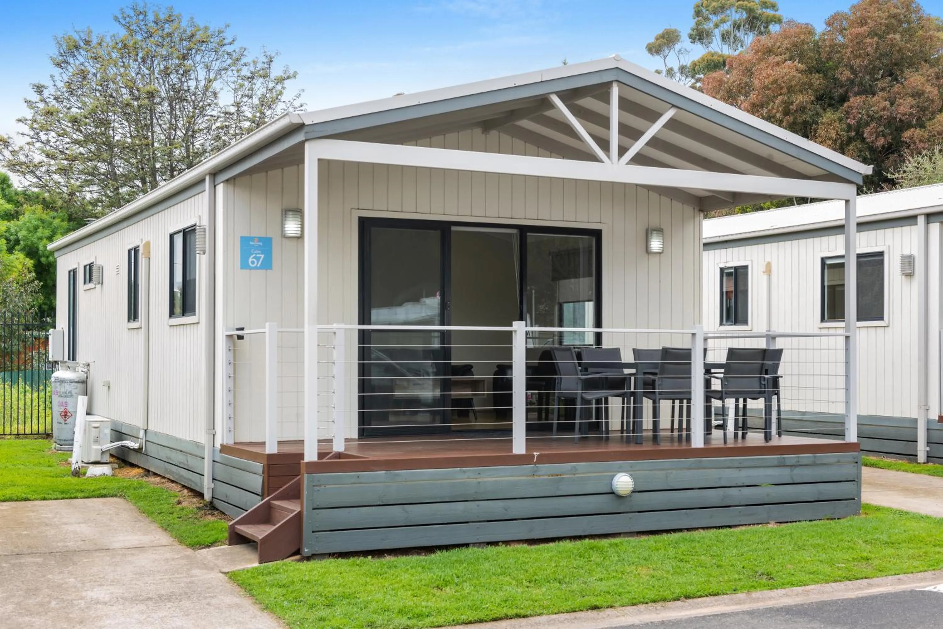 Deluxe 2 Bedroom Cabin - Sleeps 5 in Discovery Parks - Geelong