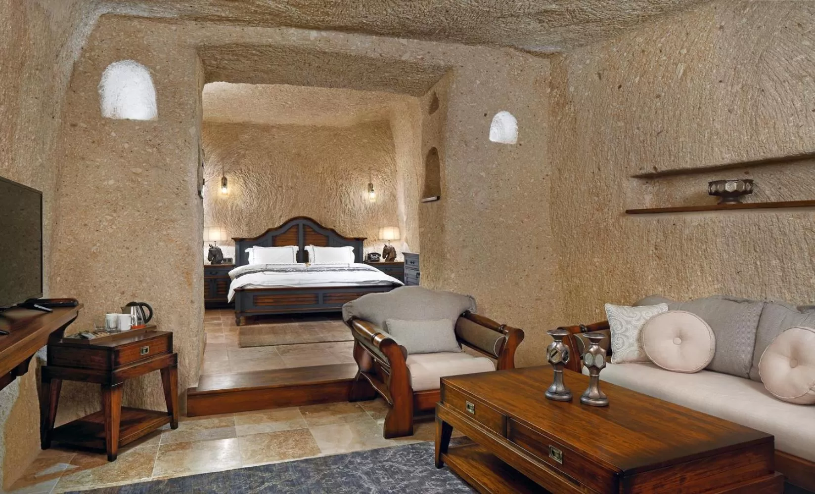 Queen Suite in Seraphim Cave Suites & SPA
