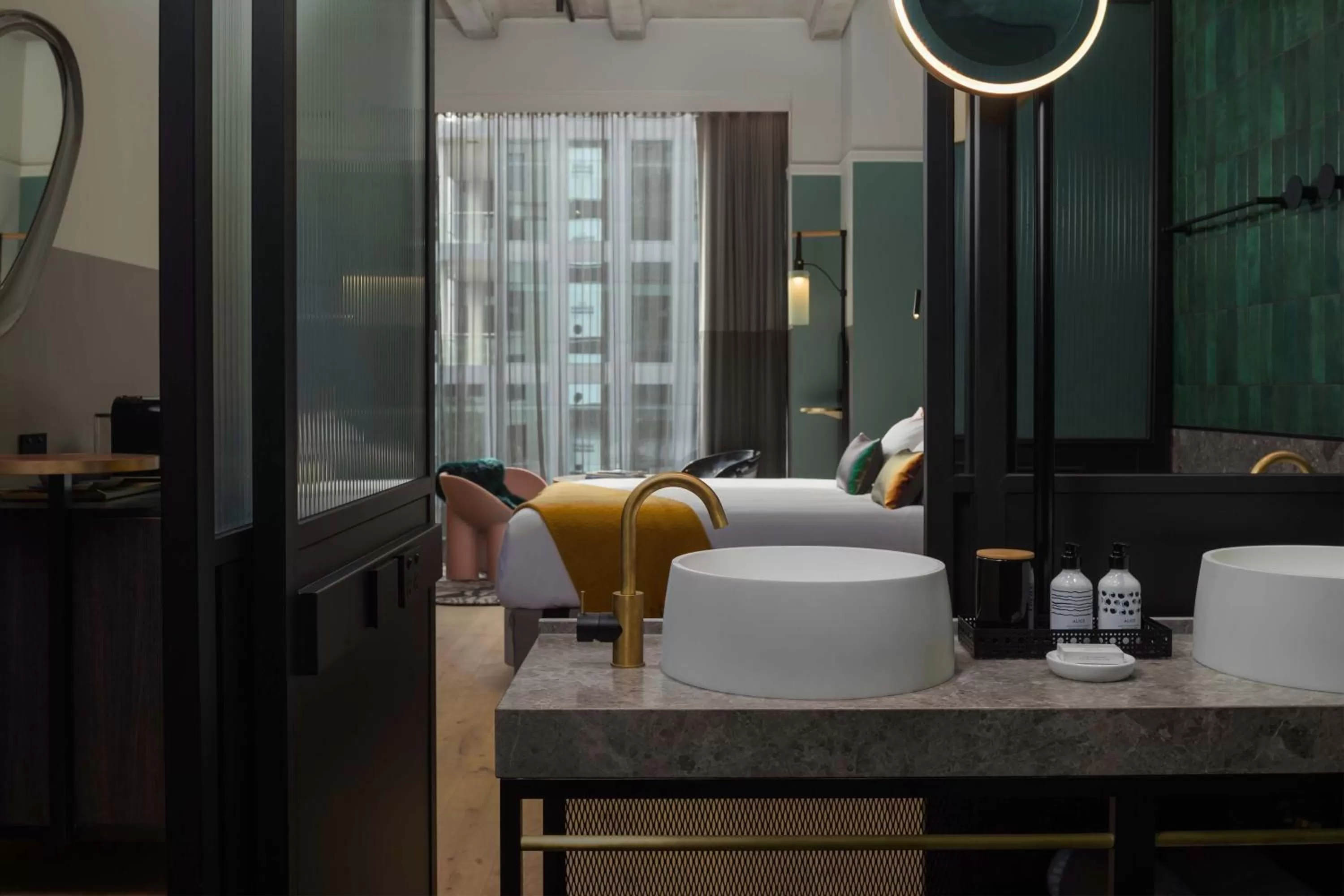 Deluxe King Room in QT Auckland