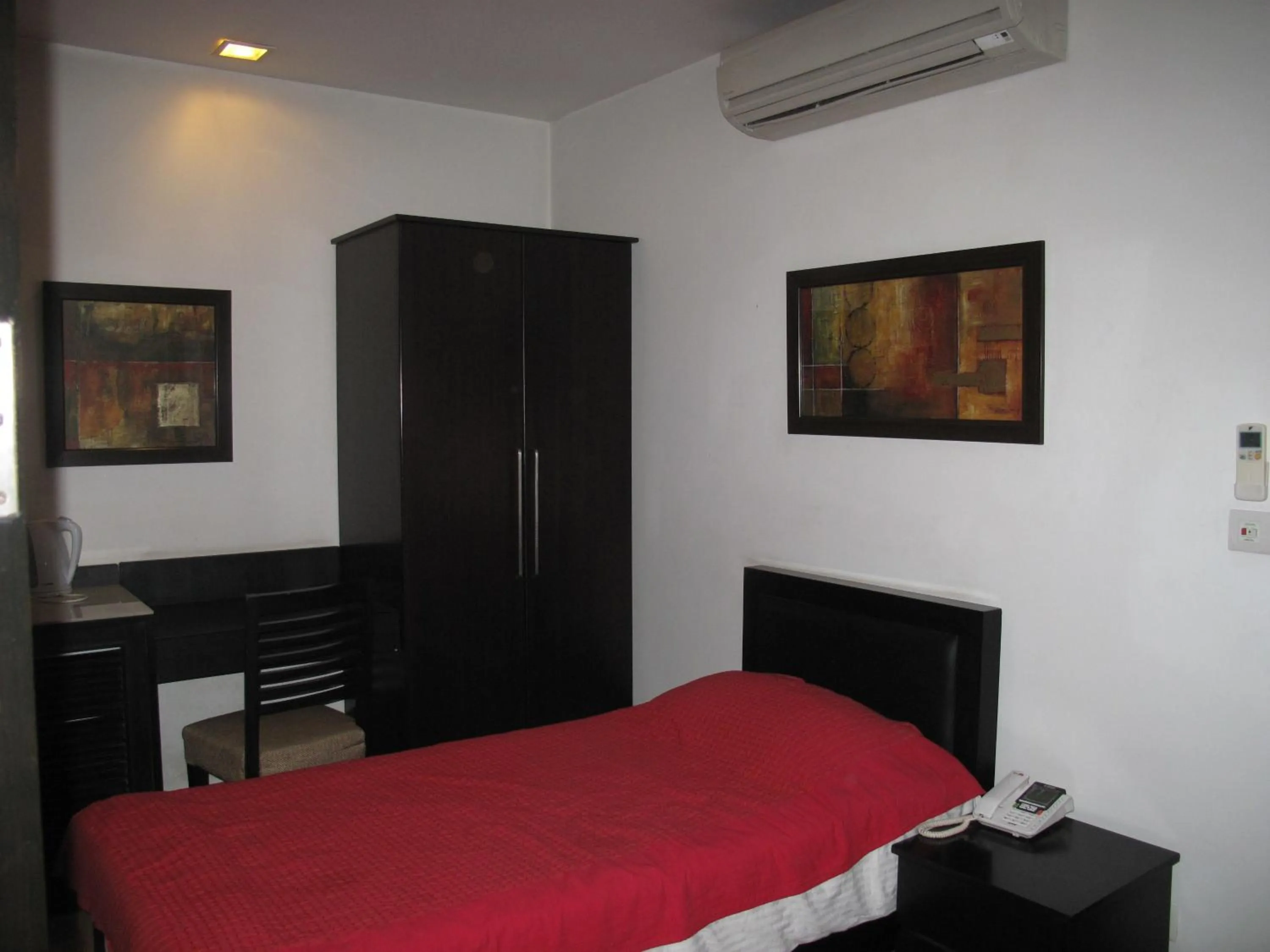 Bedroom, Bed in Rainbow Residency
