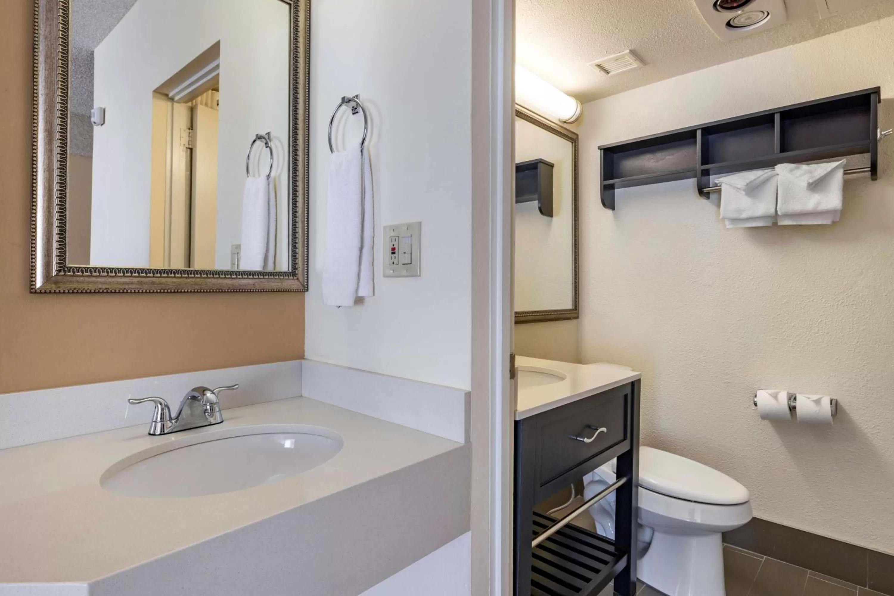 King Suite with Sofa Bed and Patio - Ground Floor/Non-Smoking in Best Western Plus Thousand Oaks Inn