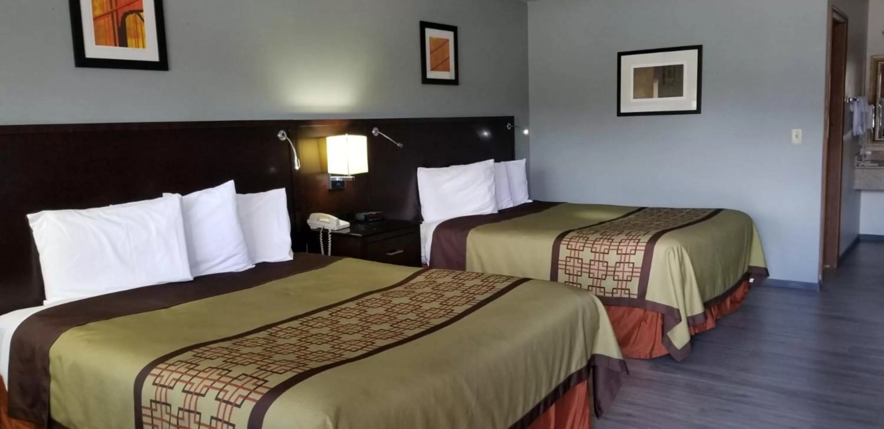 Deluxe Queen Room with Two Queen Beds in Stewart Lodge