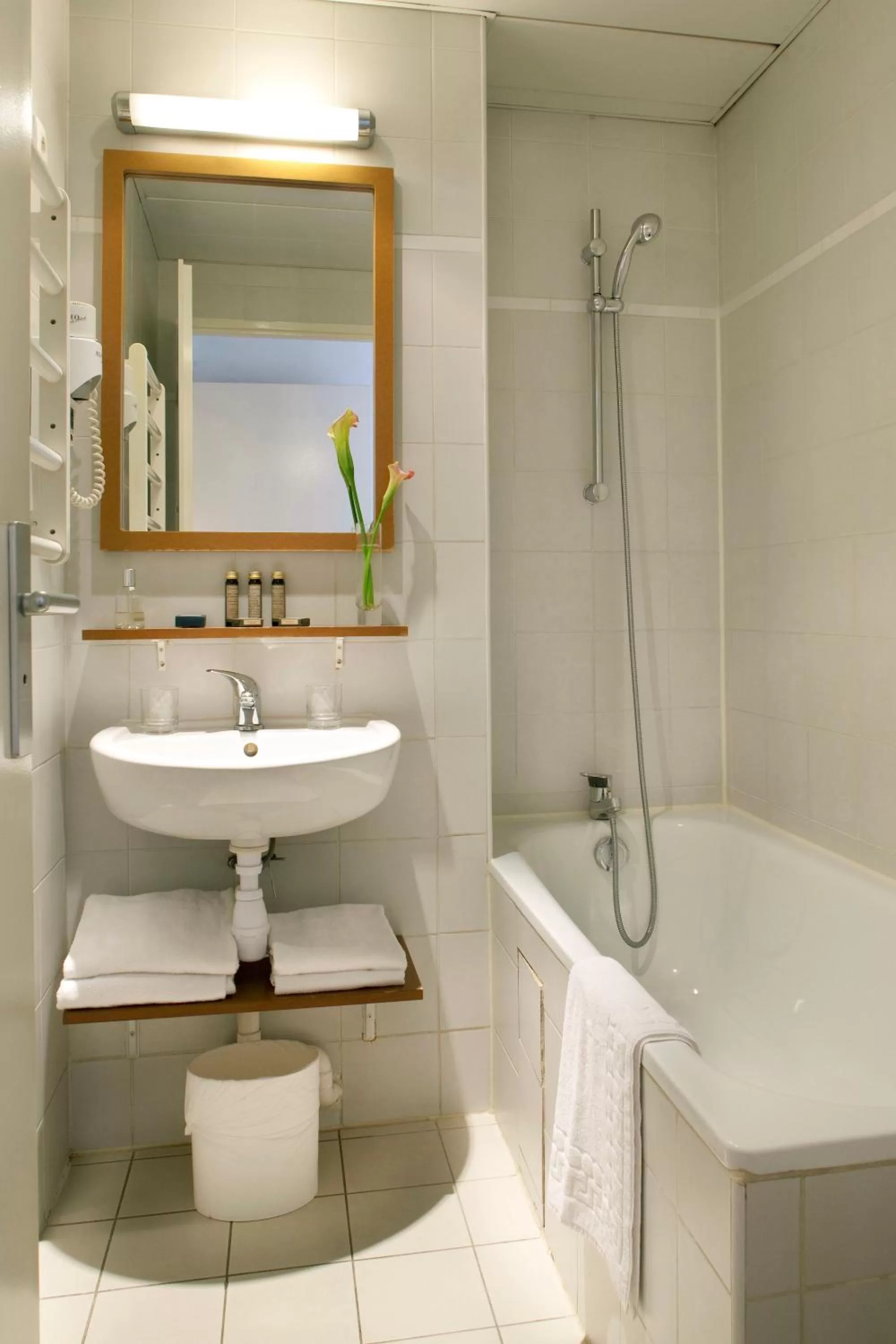 Tradition Double Room with bath in Hotel La Manufacture