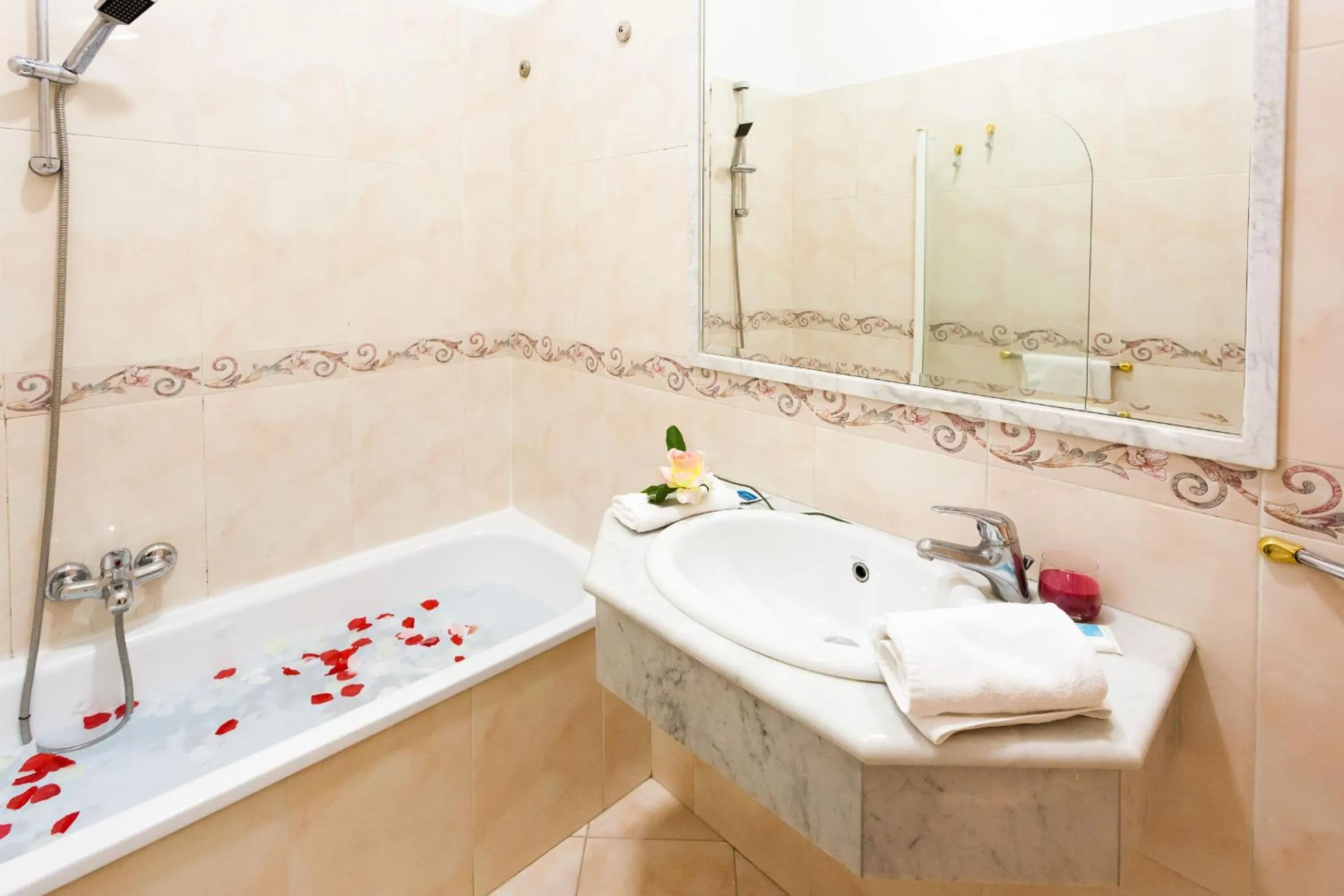Bath in Hotel Suite Caesar