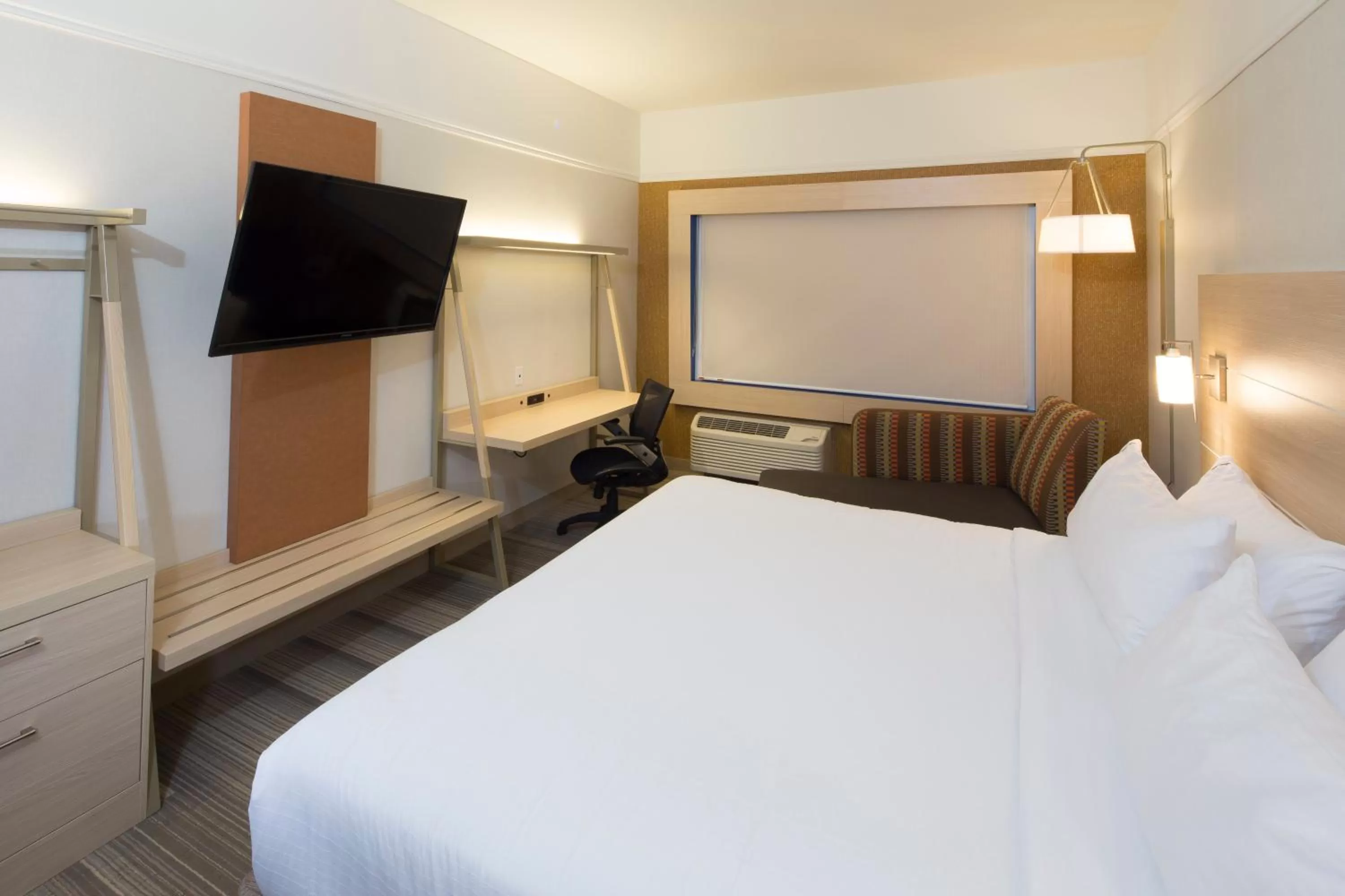 Leisure King Room - Non-Smoking in Holiday Inn Express Rochester Hills by IHG