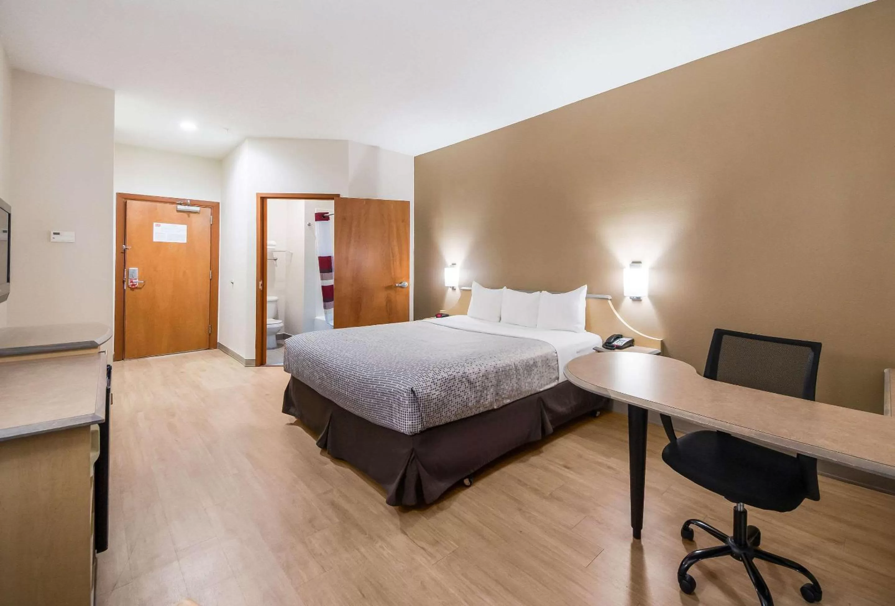 King Room - Disability Access/Non-Smoking in Econo Lodge Laredo