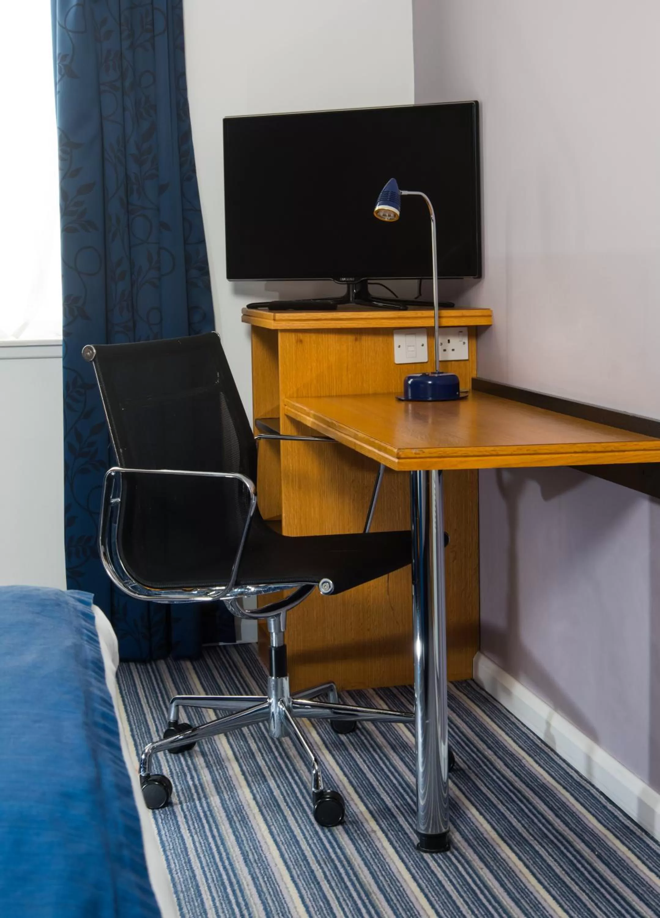 Standard Room with Free Hot Breakfast in Holiday Inn Express Southampton West by IHG