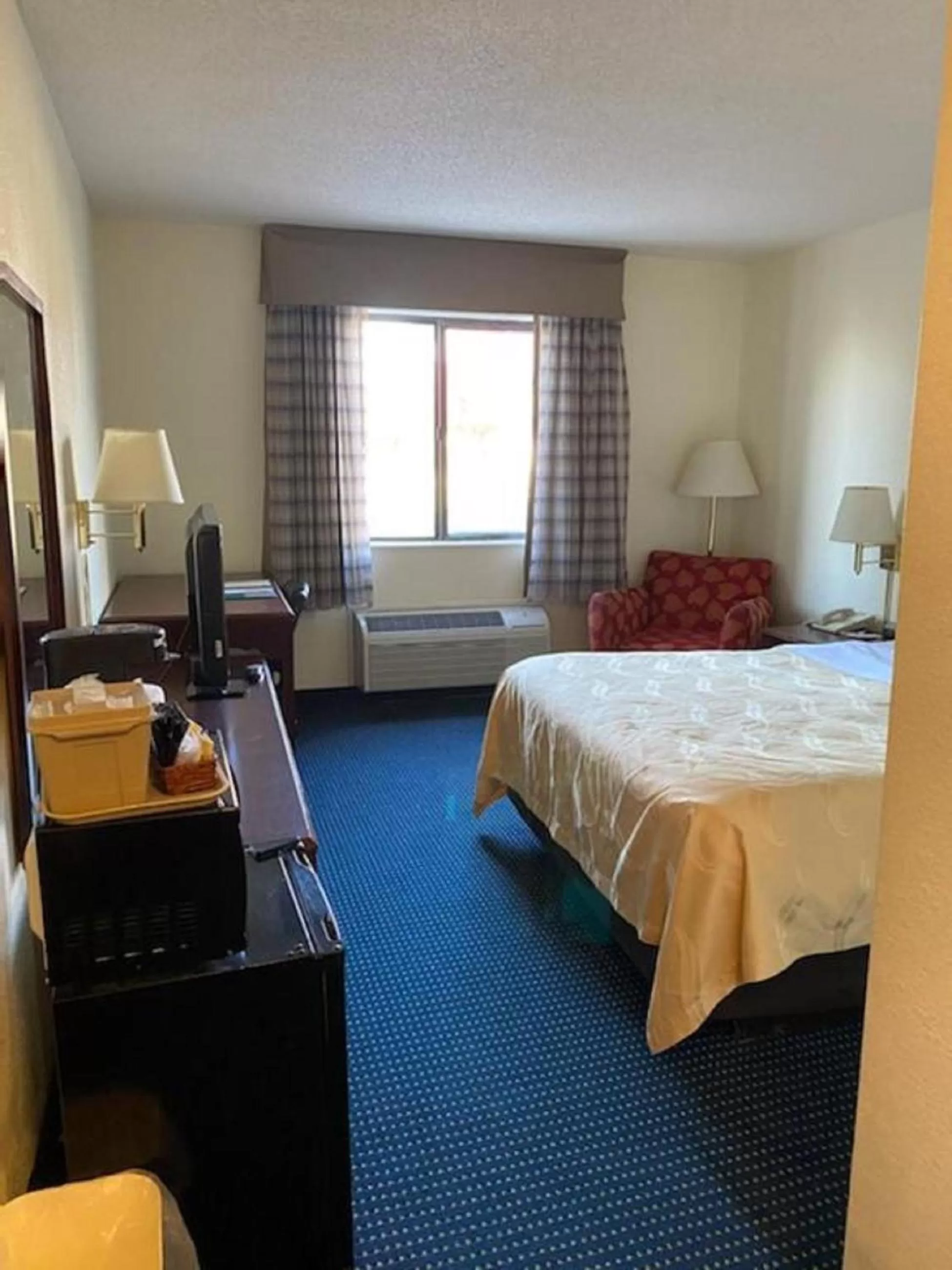 Queen Room - Accessible/Non-Smoking in Quality Inn Dundee