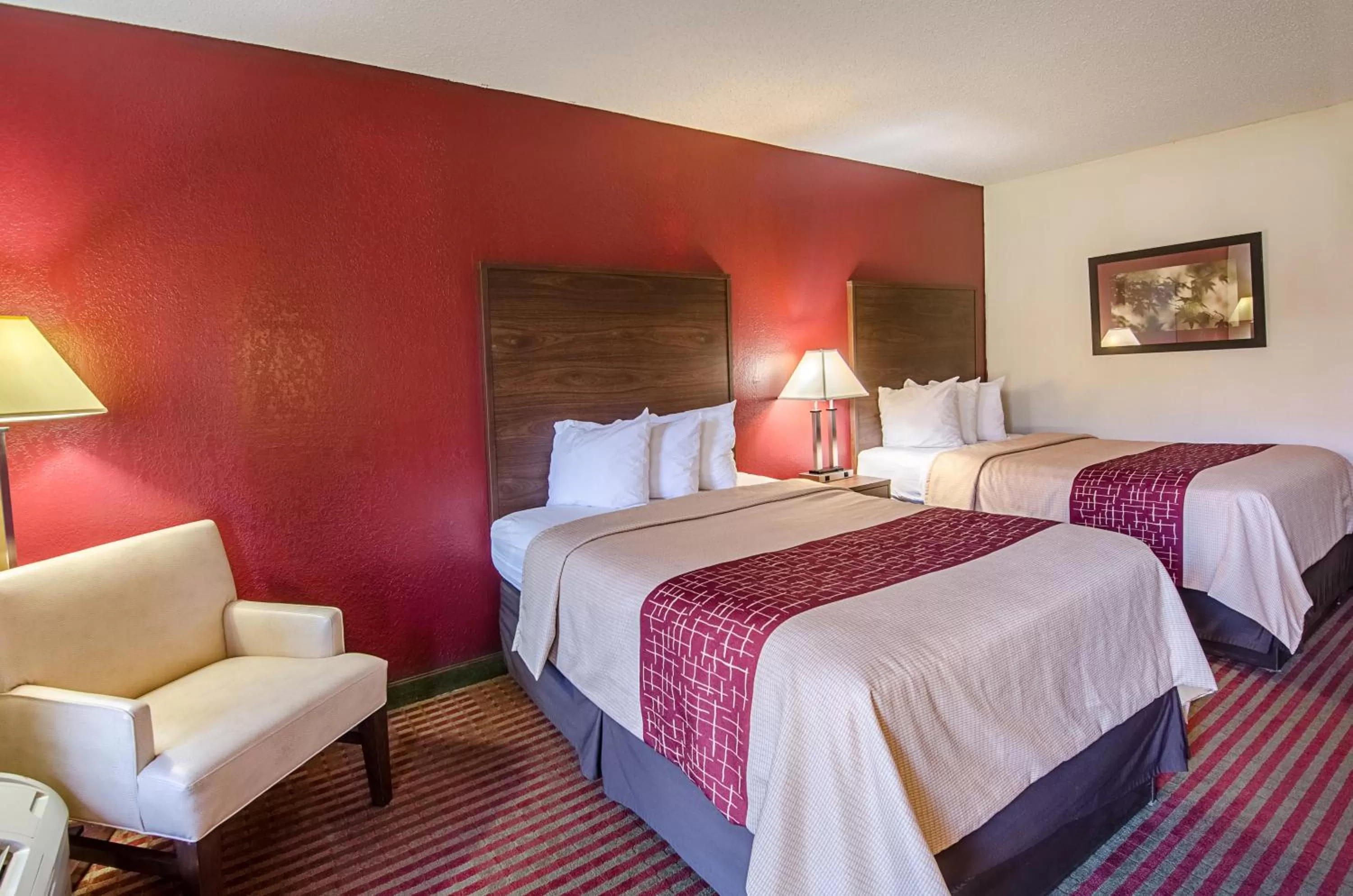 Superior Double Room with Two Double Beds - First Floor - Smoking in Red Roof Inn Kingsport
