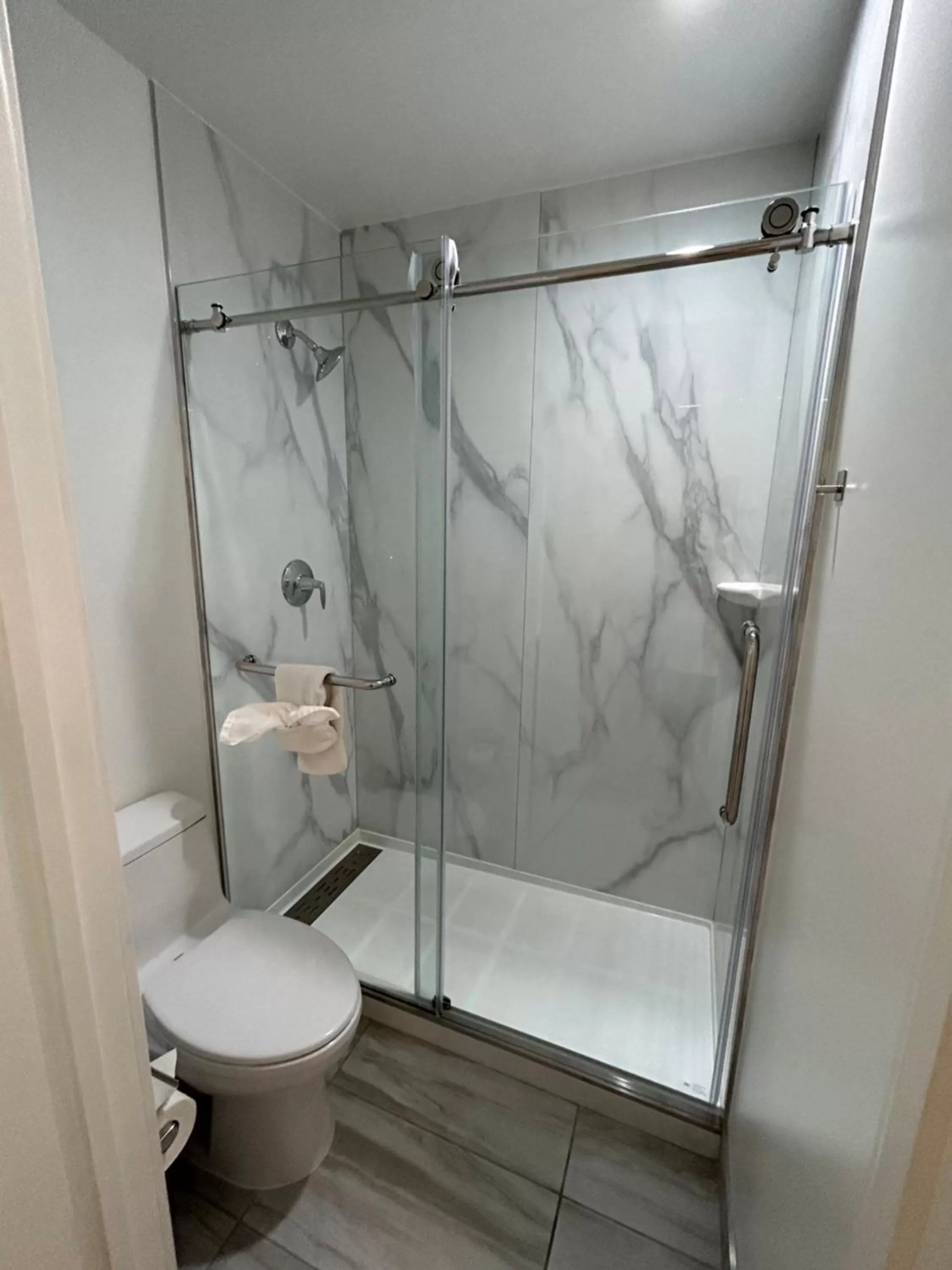 King Room in Hillside Inn