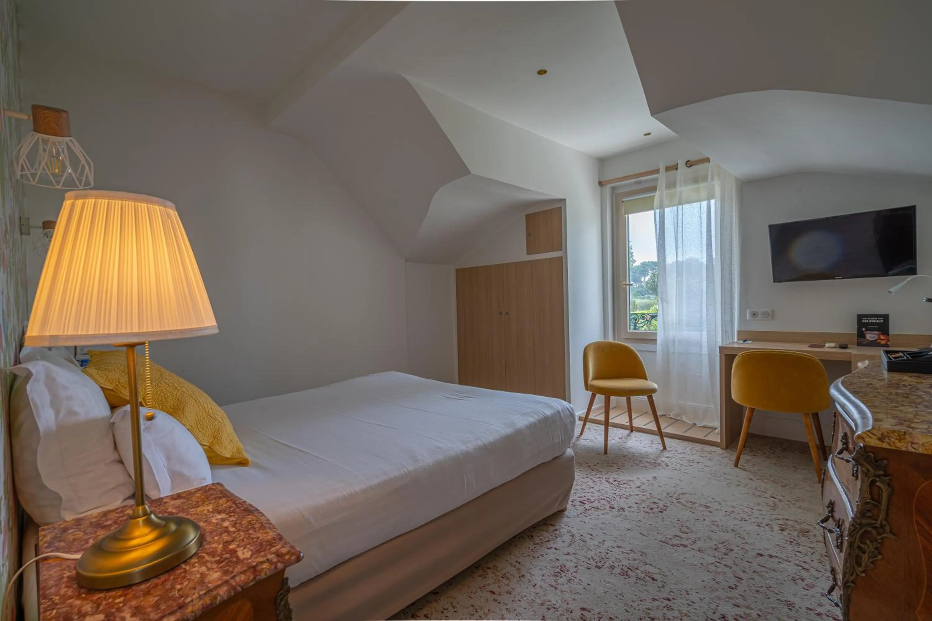 Triple Room (2 Adults + 1 Child) in Hôtel The Originals Résidence de Rohan (EX RELAIS DU SILENCE)