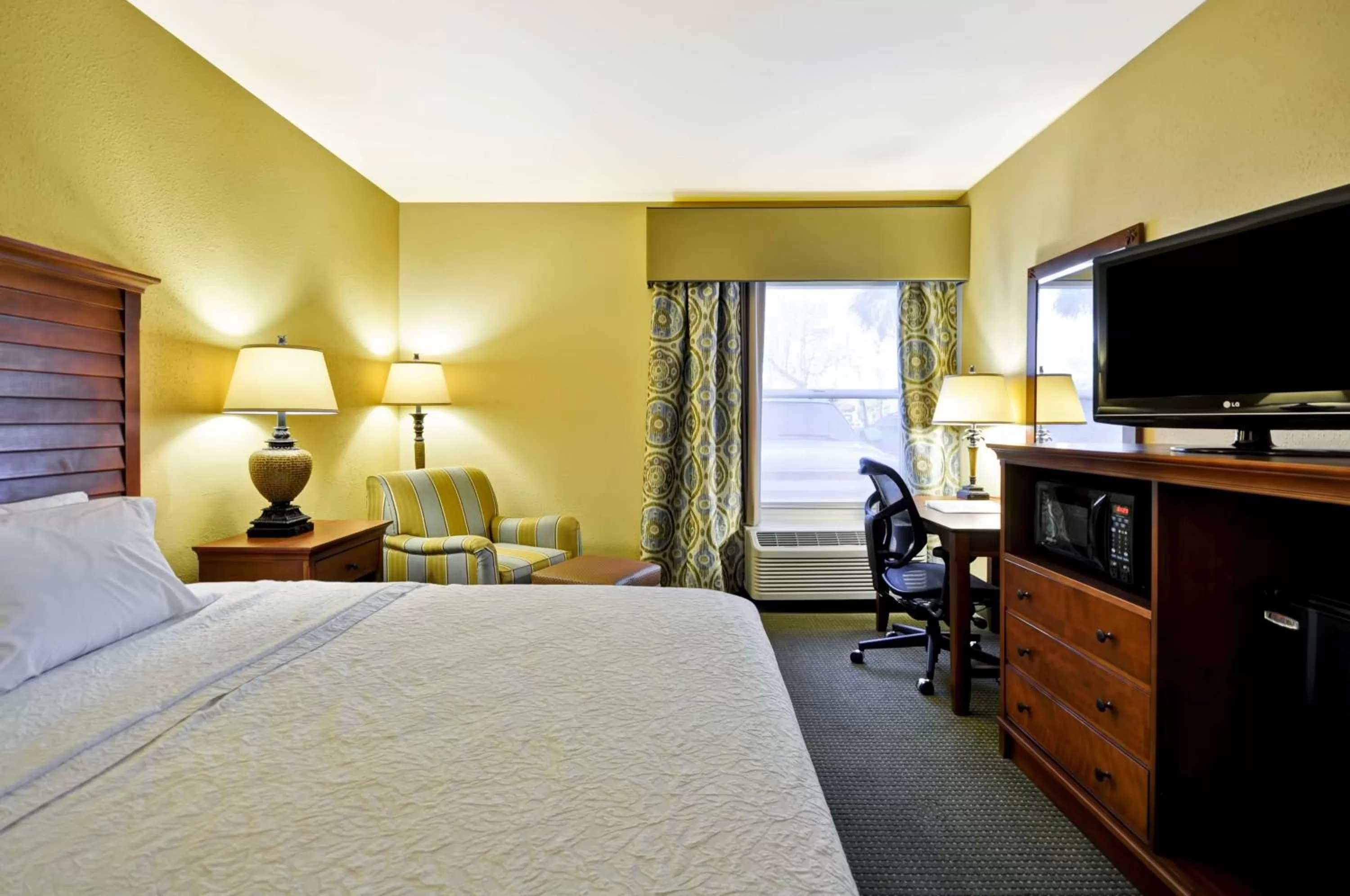 King Room with King Bed - Non-Smoking in Hampton Inn & Suites Charleston/Mt. Pleasant-Isle Of Palms