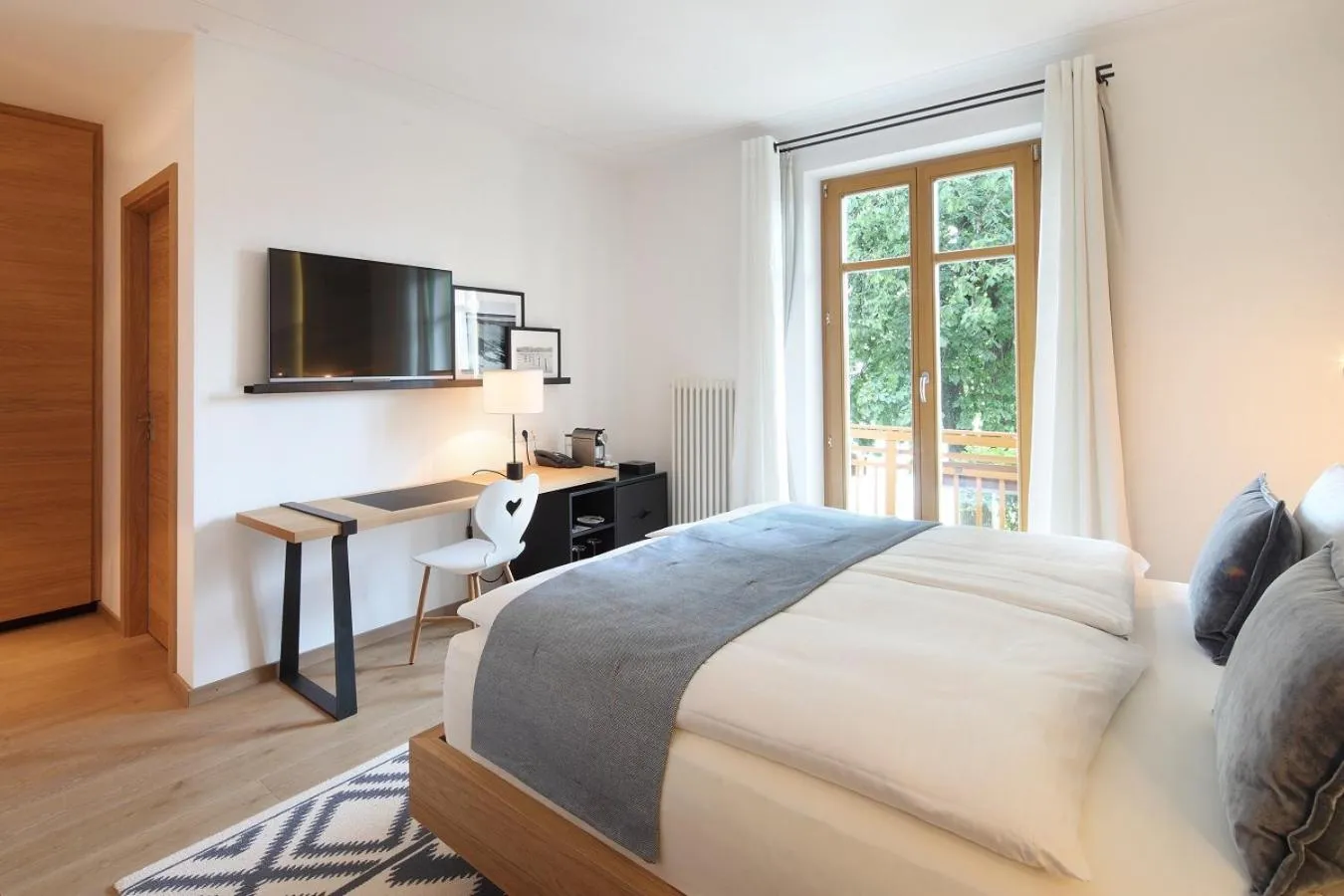 Photo of the whole room, Bed in Das Tegernsee