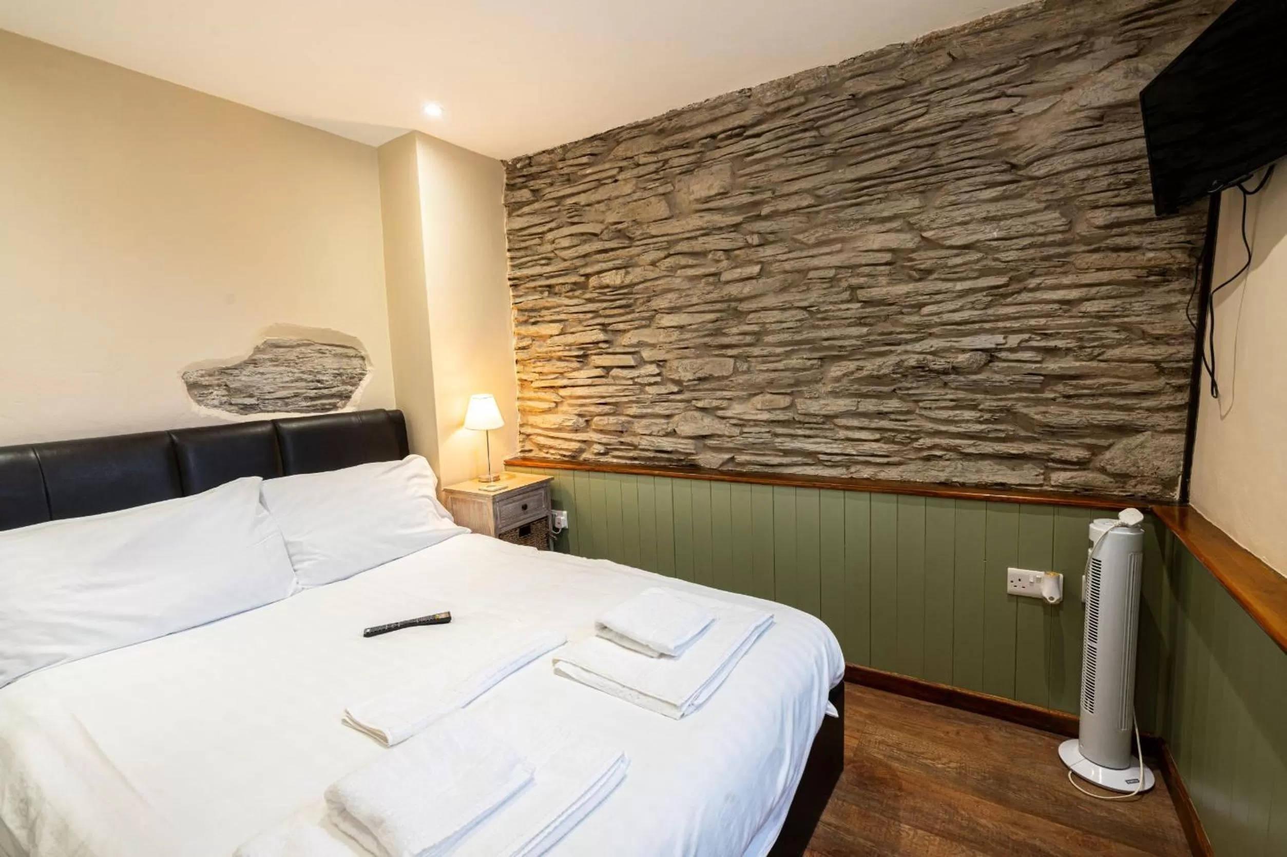 One-Bedroom Cottage in Grapes Hotel, Bar & Restaurant