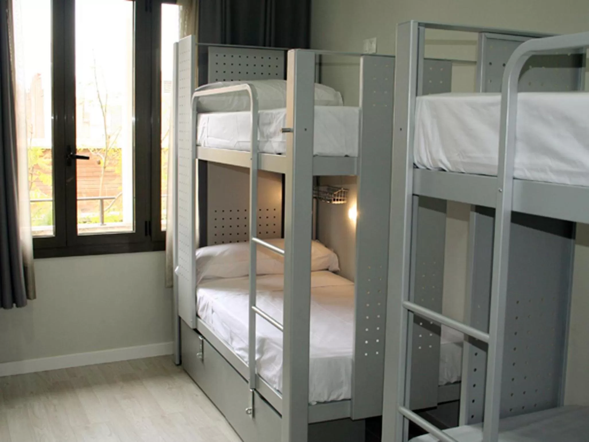 Bed in 6-Bed Mixed Dormitory Room in BcnSportHostels