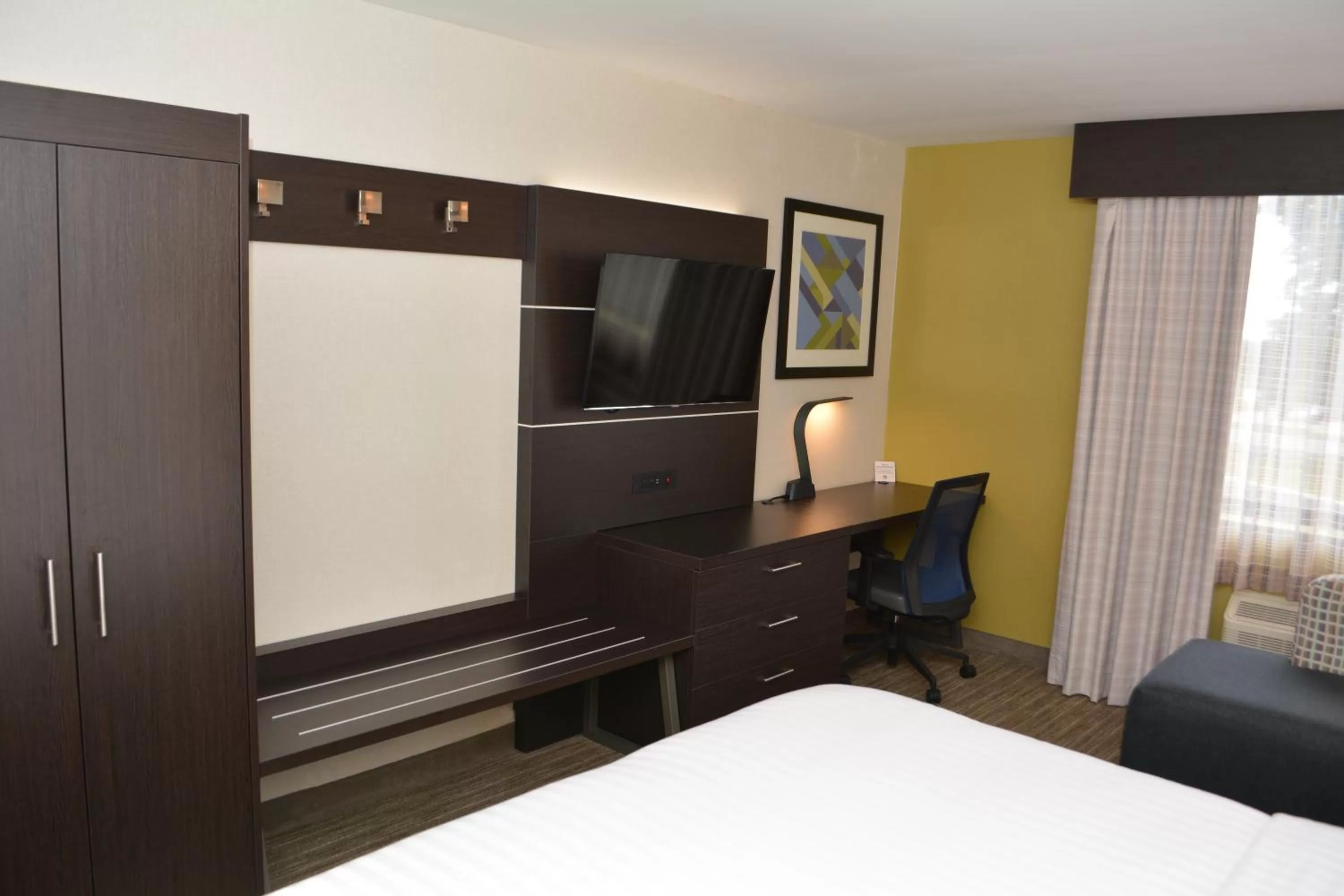Standard King Room in Holiday Inn Express & Suites Waterville - North by IHG