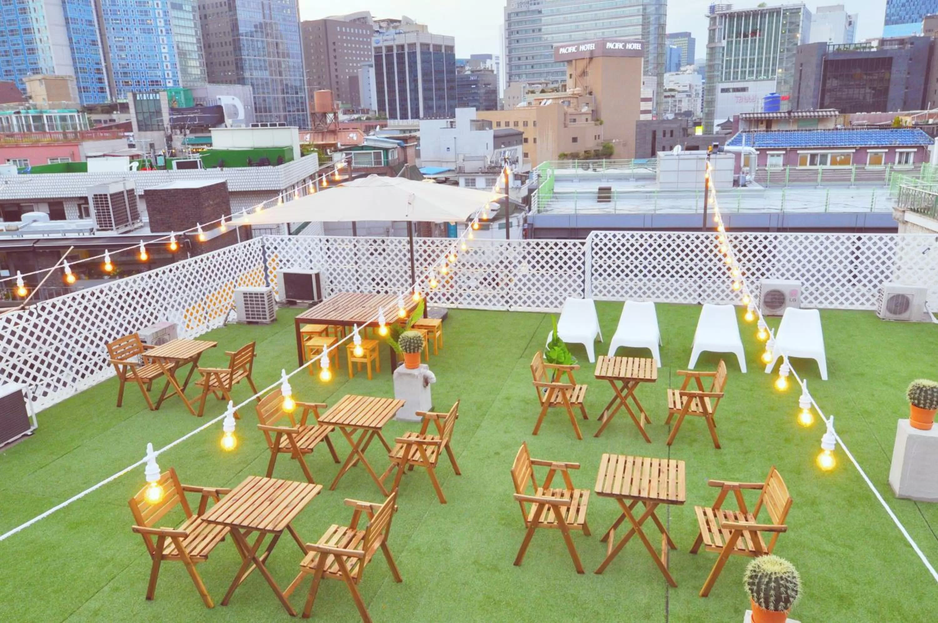 OYO Rooftop Hostel