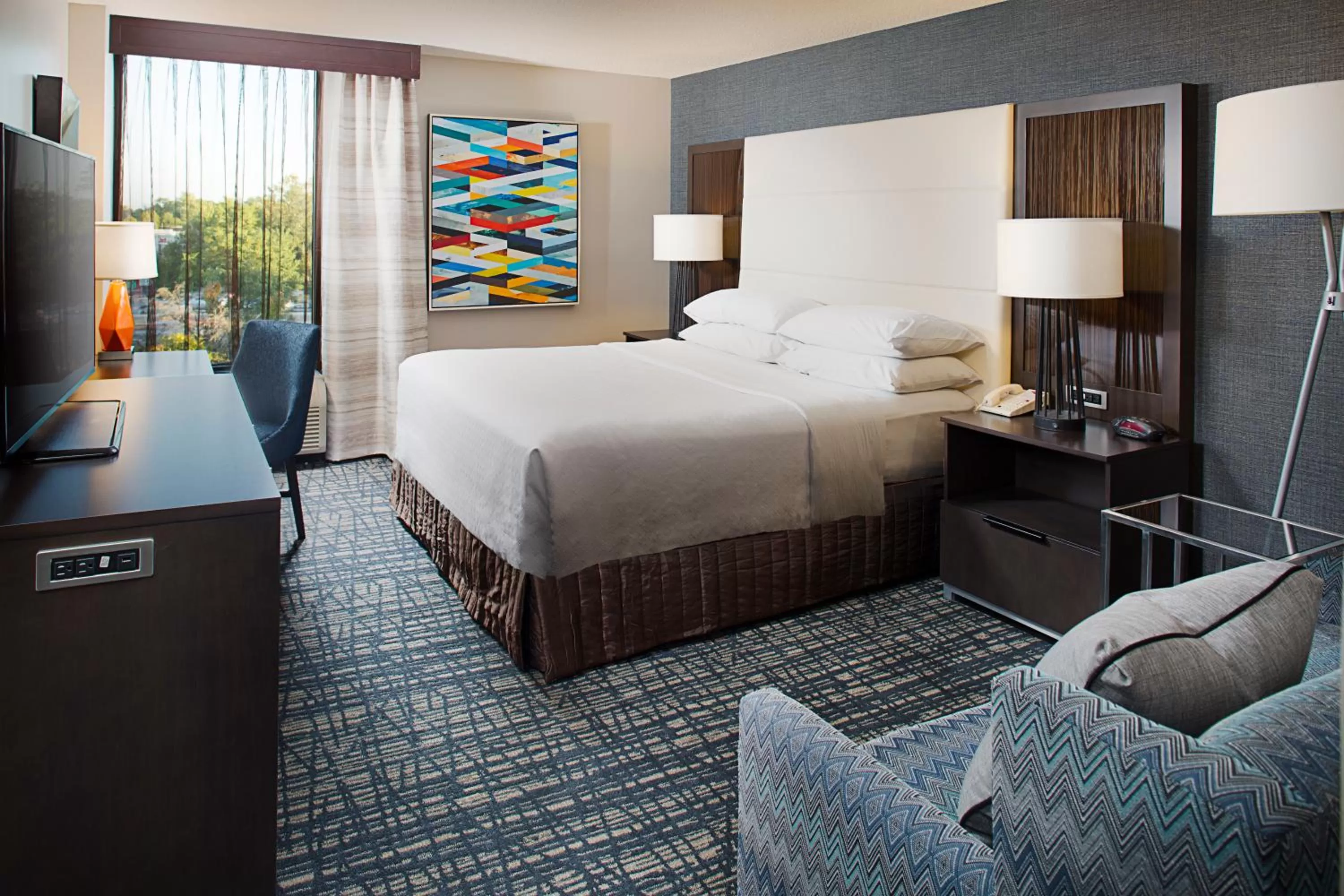 Photo of the whole room, Bed in Crowne Plaza Annapolis by IHG