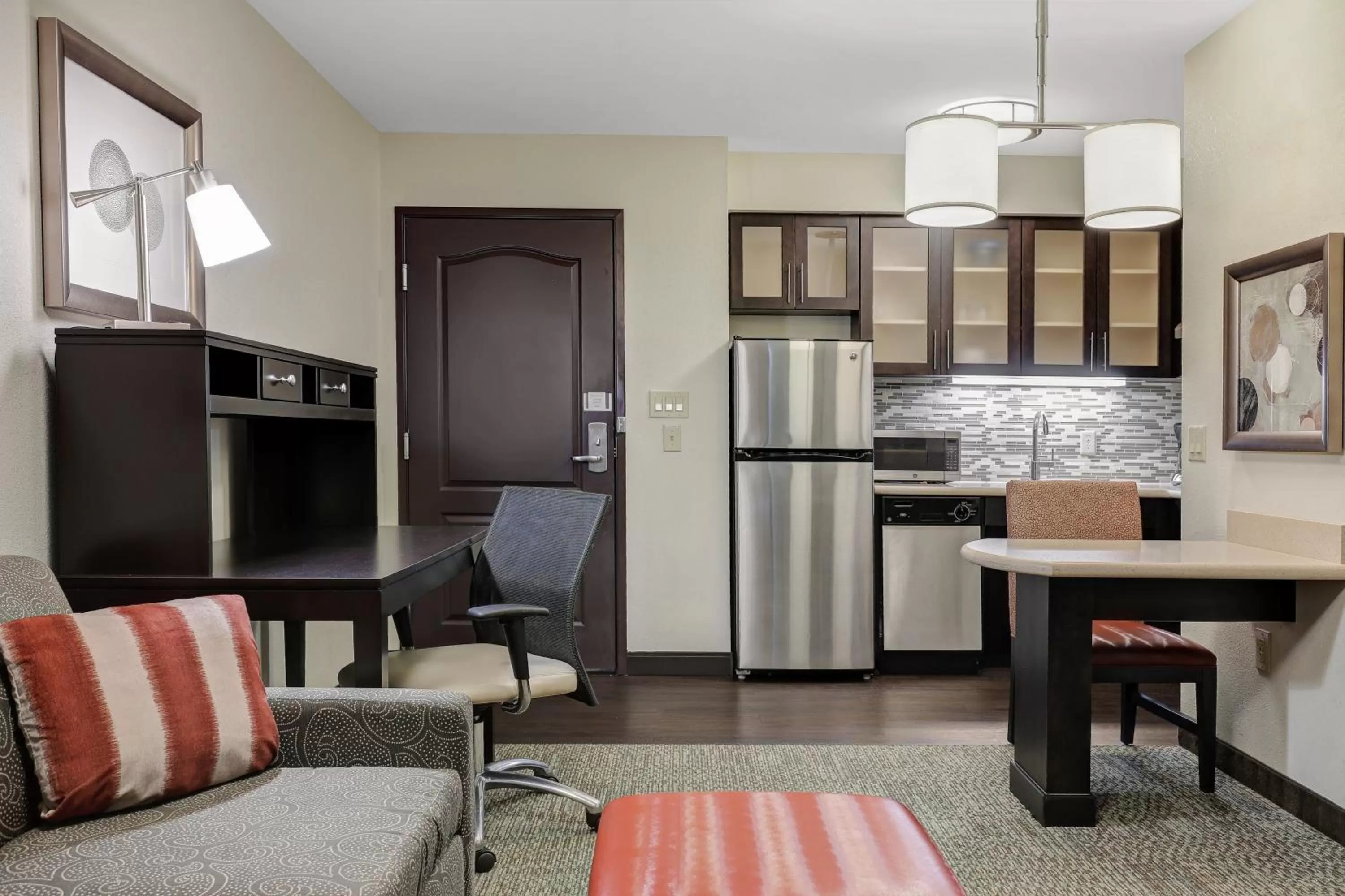 One-Bedroom King Room with Roll-In Shower - Hearing Accessible/Non-Smoking in Staybridge Suites Washington D.C. - Greenbelt by IHG