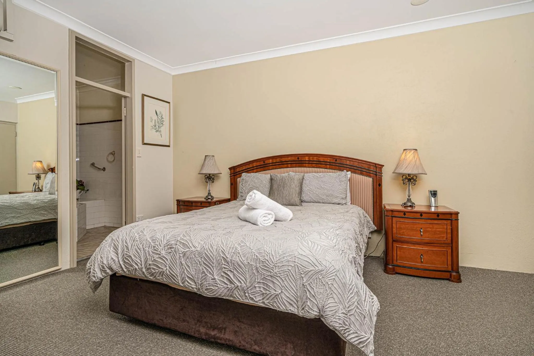 Luxury Suite with Spa Bath in Cotswold Gardens