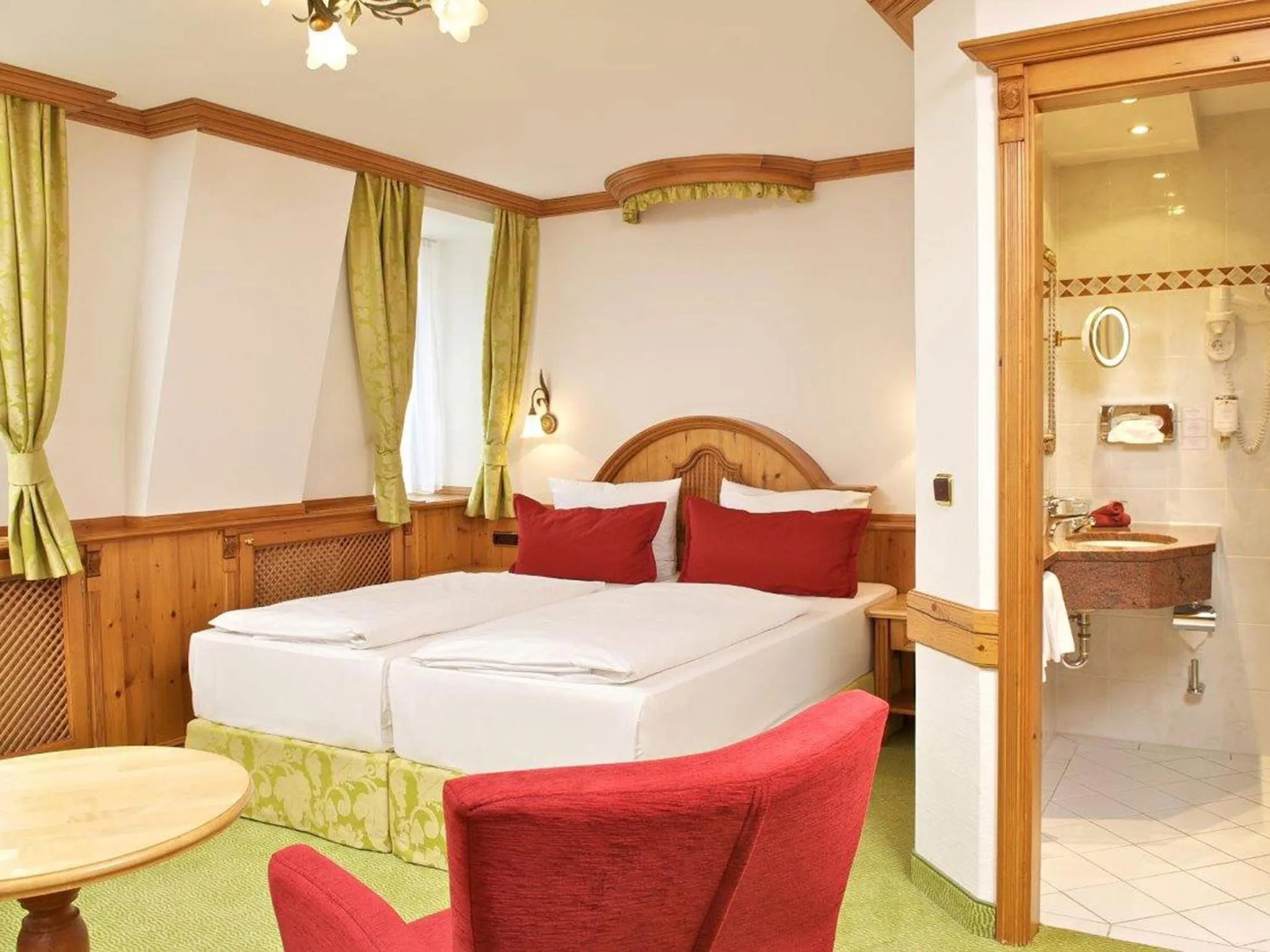 Junior Suite with Street View in Park Hotel Laim