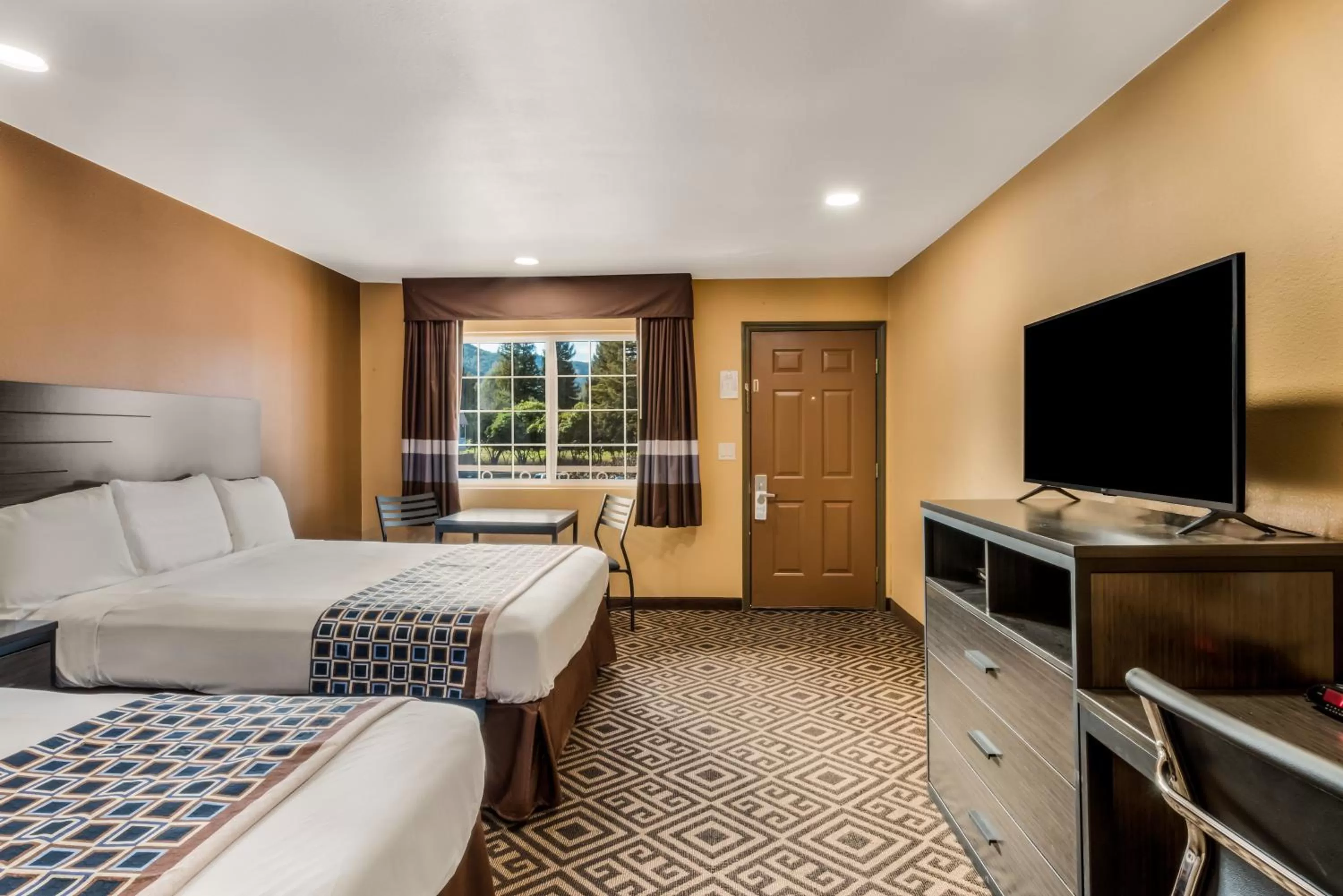 Standard Double Queen Room in Americas Best Value Inn - Ukiah