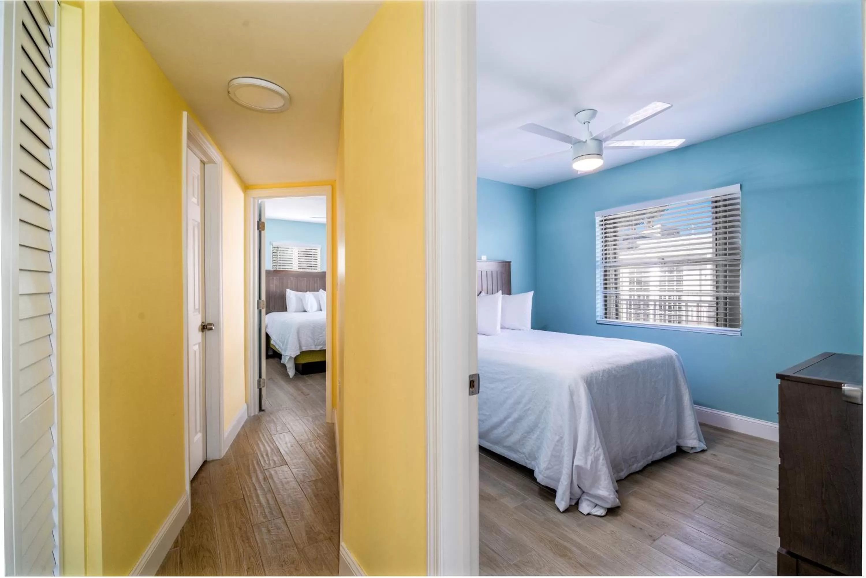 King Suite with Sea View in Rainbow Bend Resort