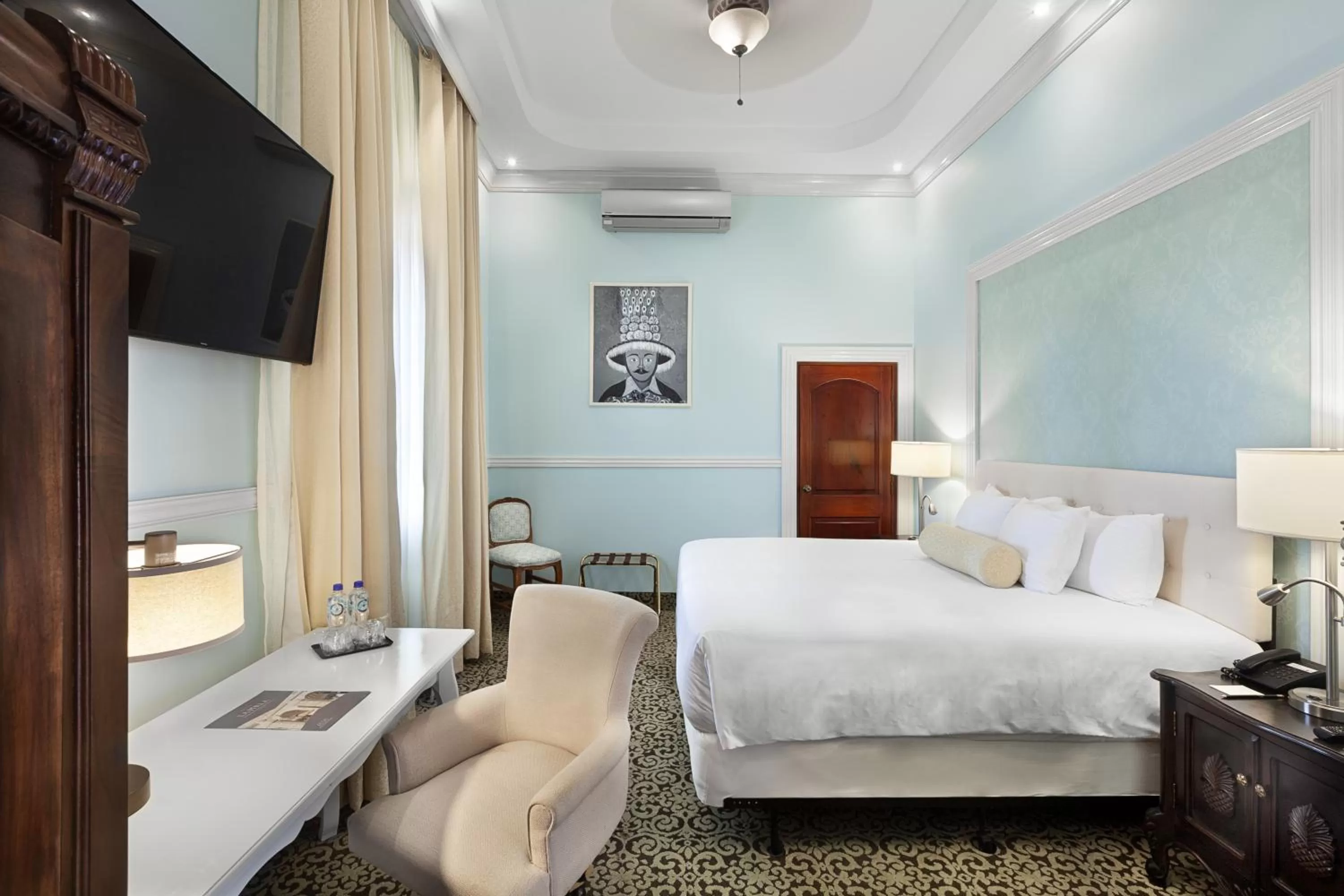 Esencia - King premium historic room  in Hotel la Perla Leon