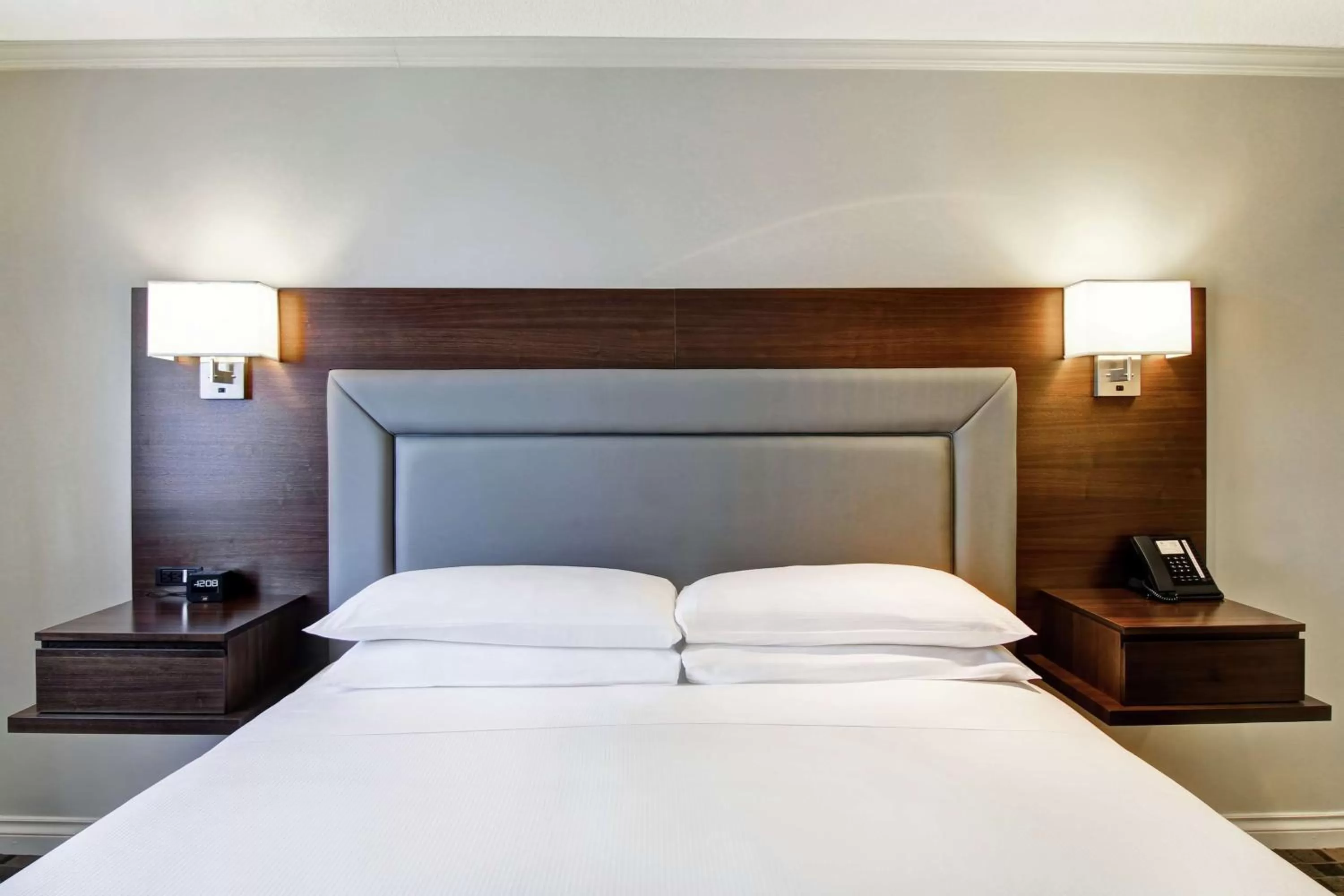 King Room in DoubleTree by Hilton Toronto Downtown