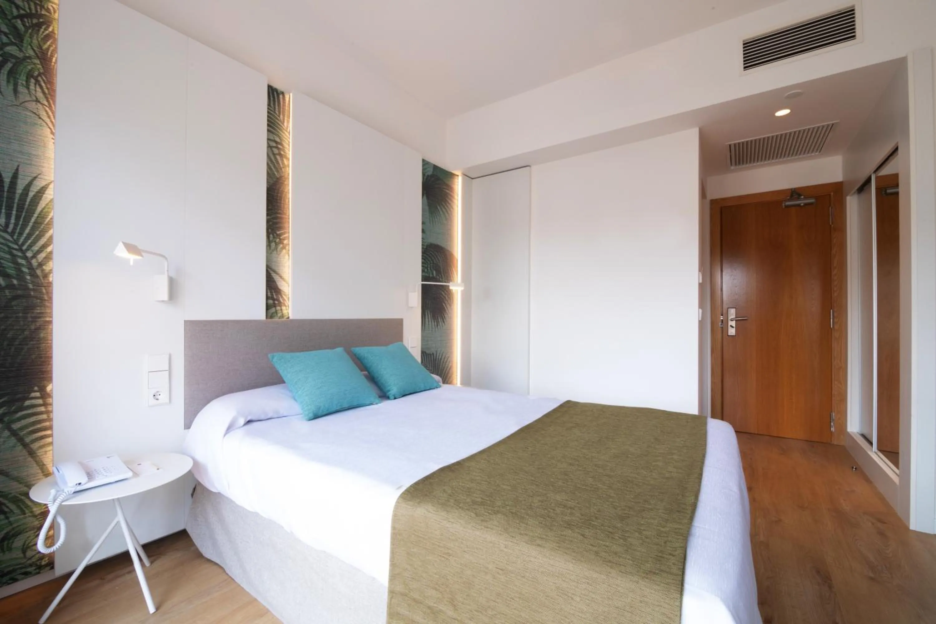 Single Room with Balcony in JS Yate