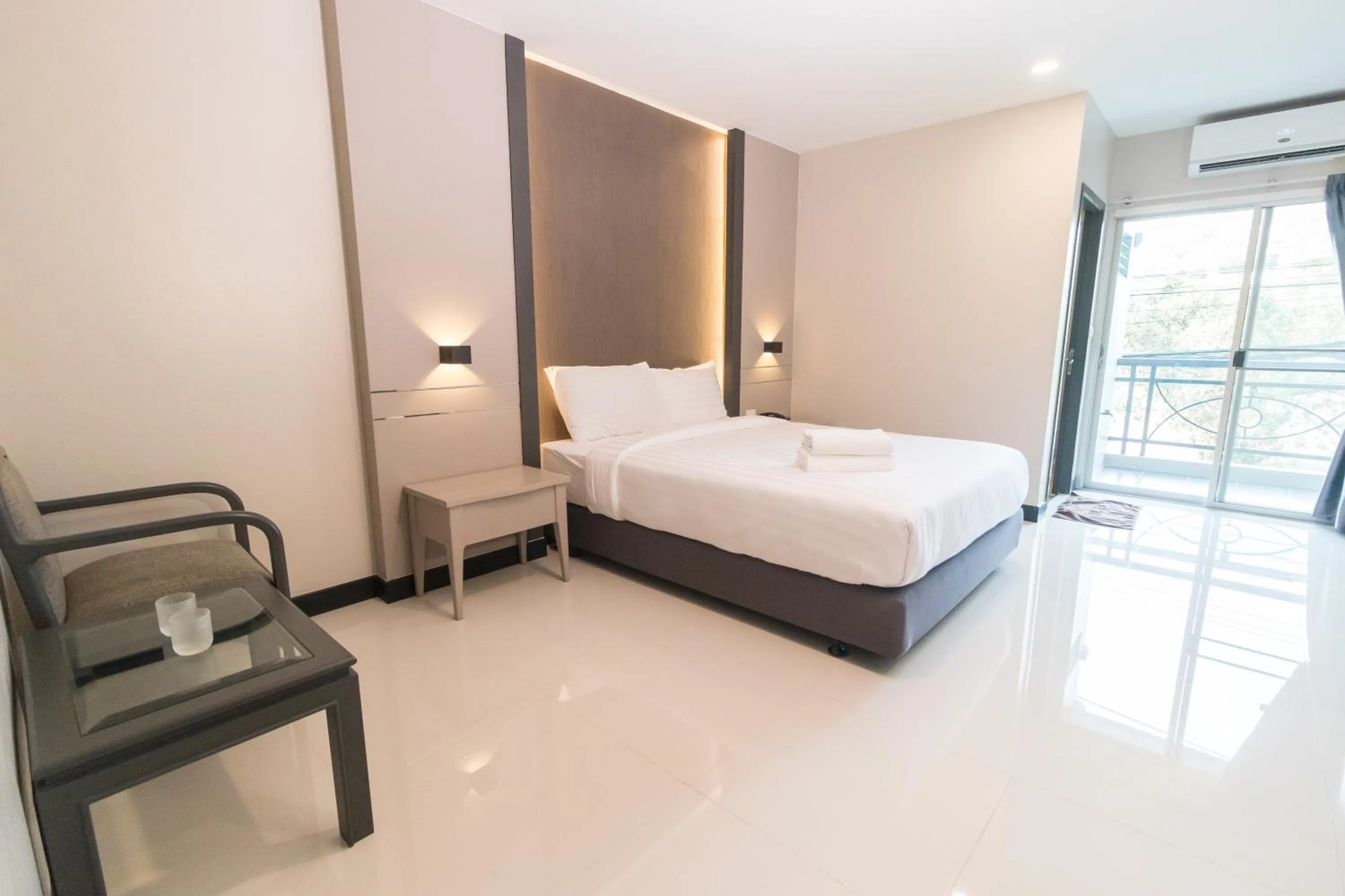 Double Room in So good Hotel Bangkok
