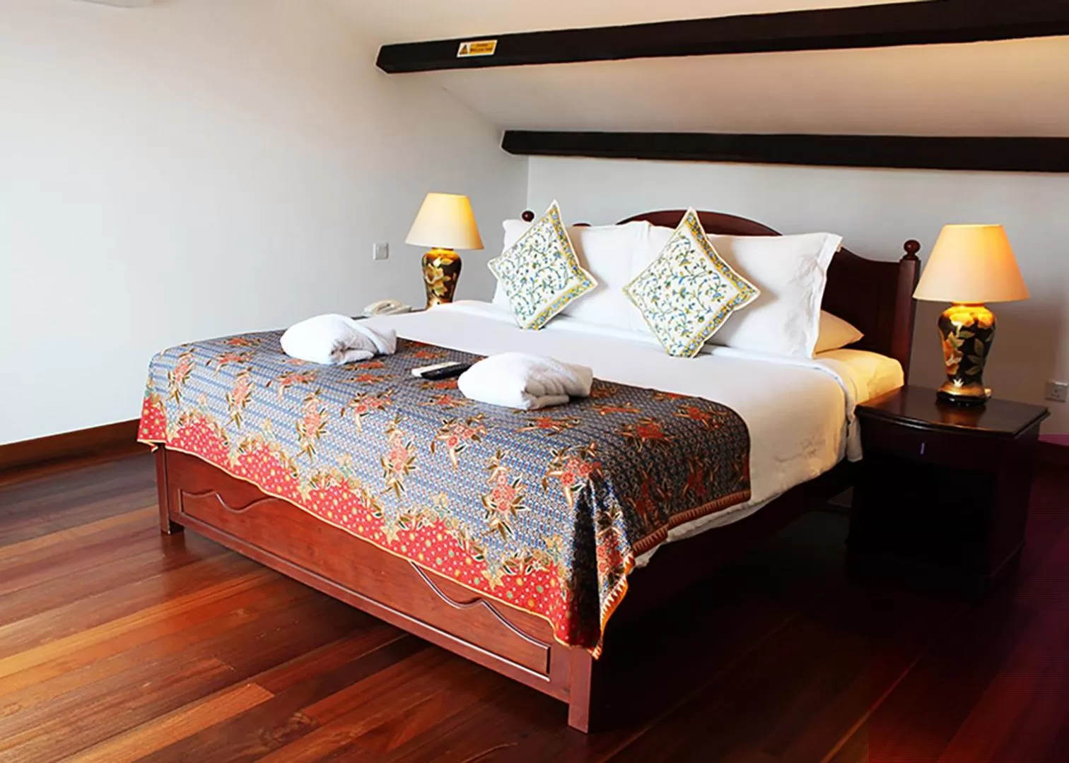 Vista Room in Heeren Straits Hotel